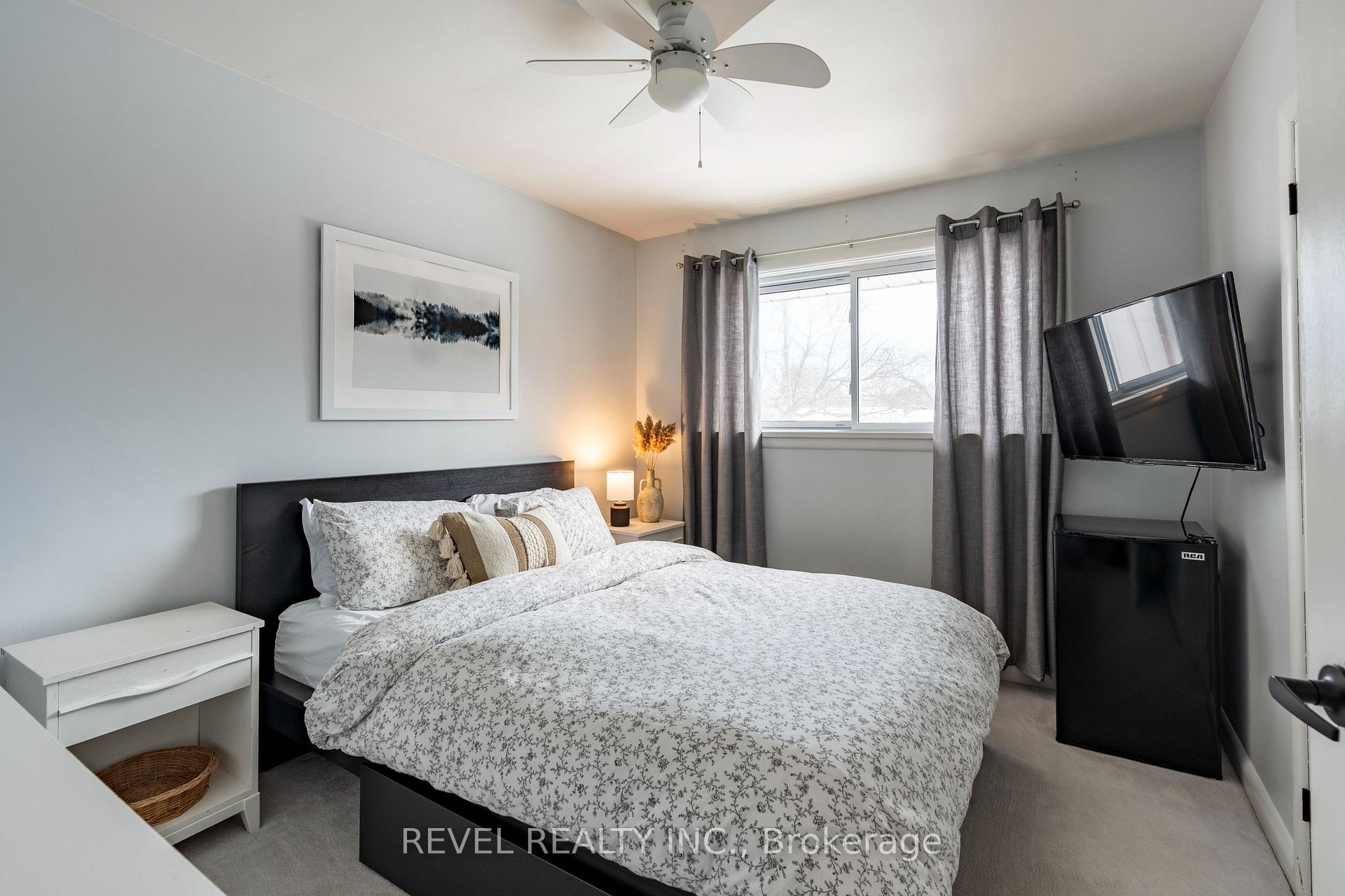 Photo 19 of 34 Bothwell Crescent, Barrie, Wellington — HOMEH