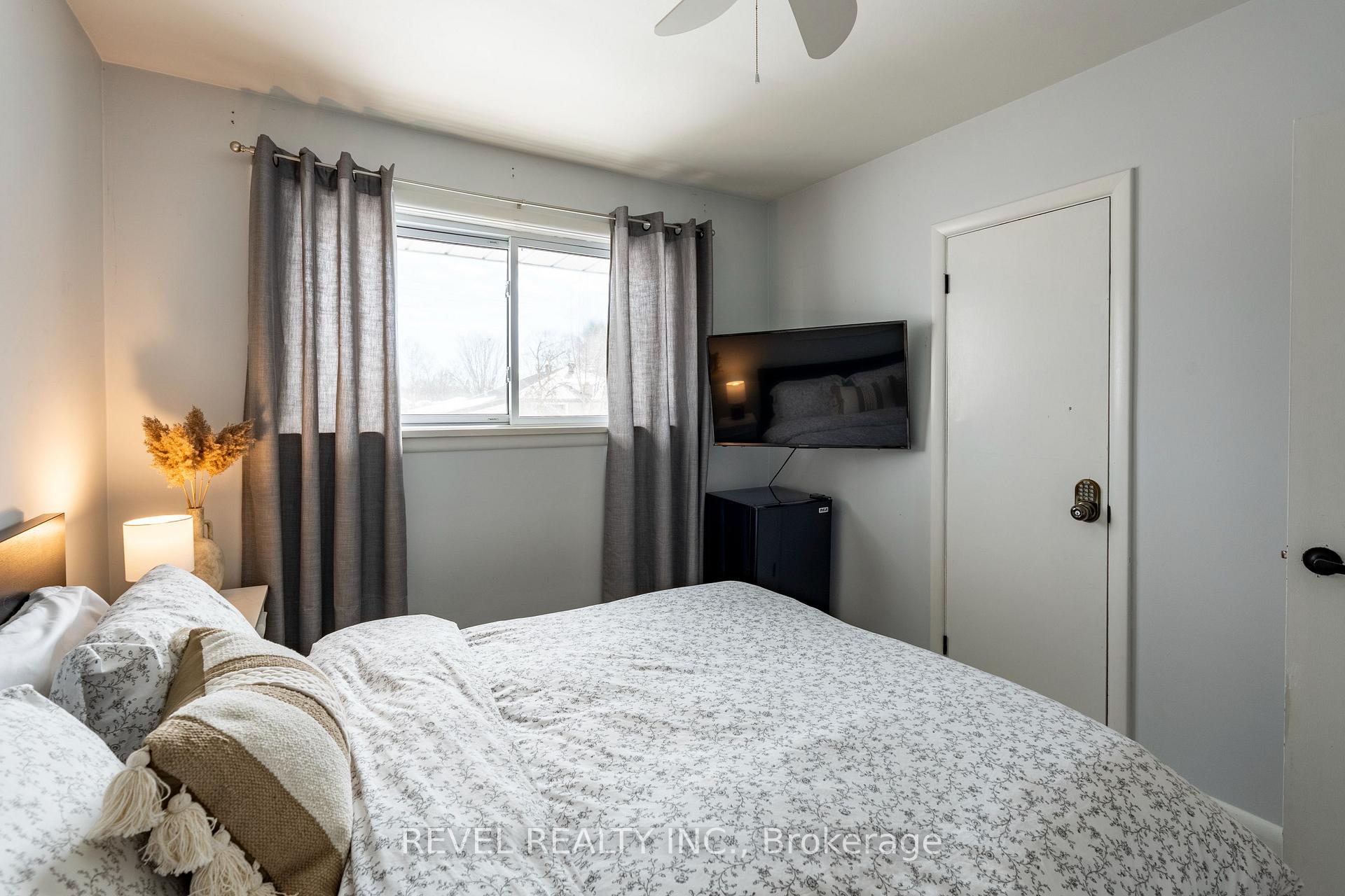 Photo 20 of 34 Bothwell Crescent, Barrie, Wellington — HOMEH