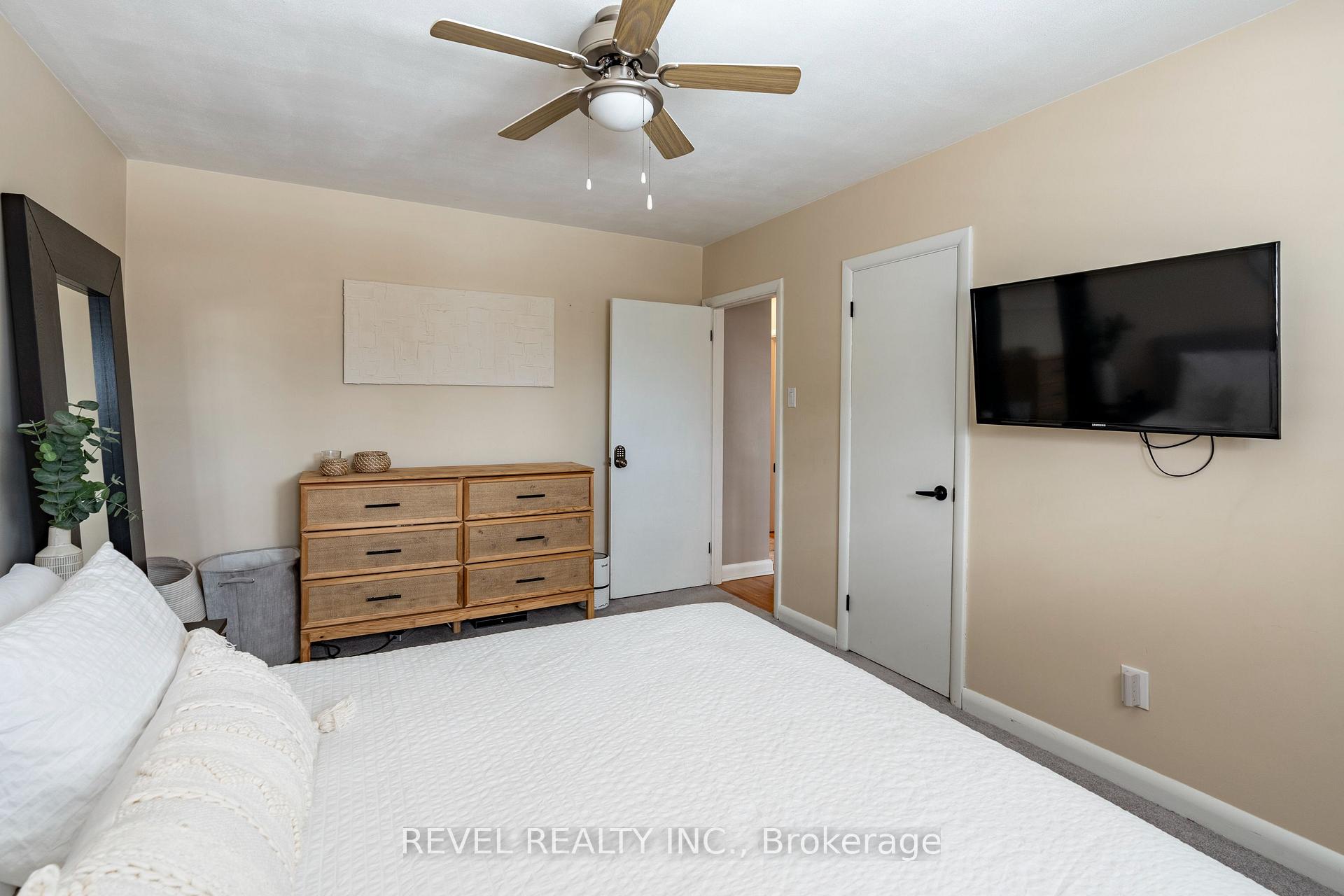 Photo 24 of 34 Bothwell Crescent, Barrie, Wellington — HOMEH