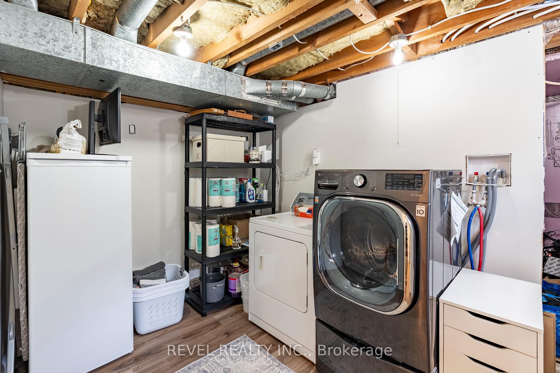 Photo 25 of 34 Bothwell Crescent, Barrie, Wellington — HOMEH