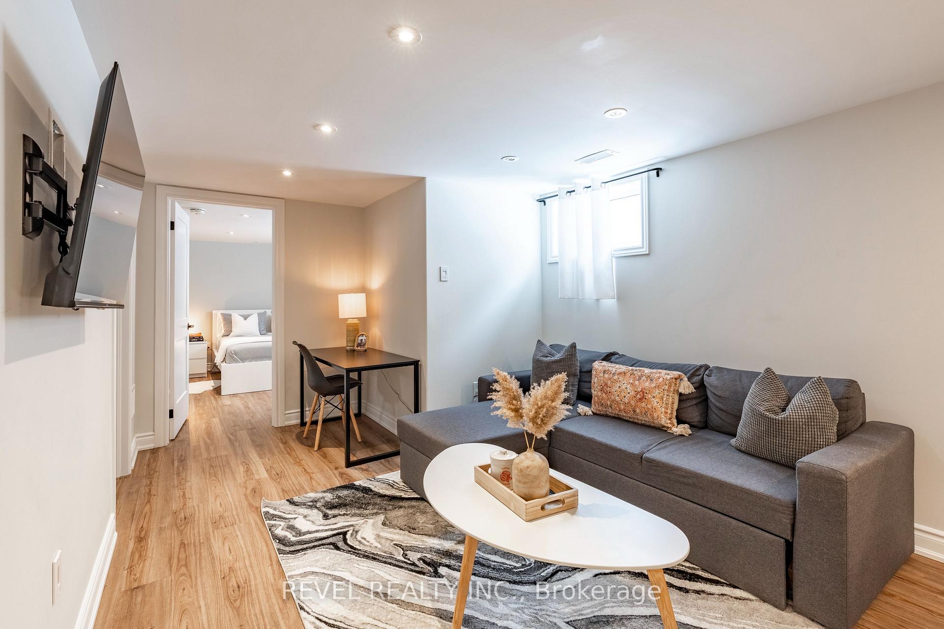 Photo 26 of 34 Bothwell Crescent, Barrie, Wellington — HOMEH