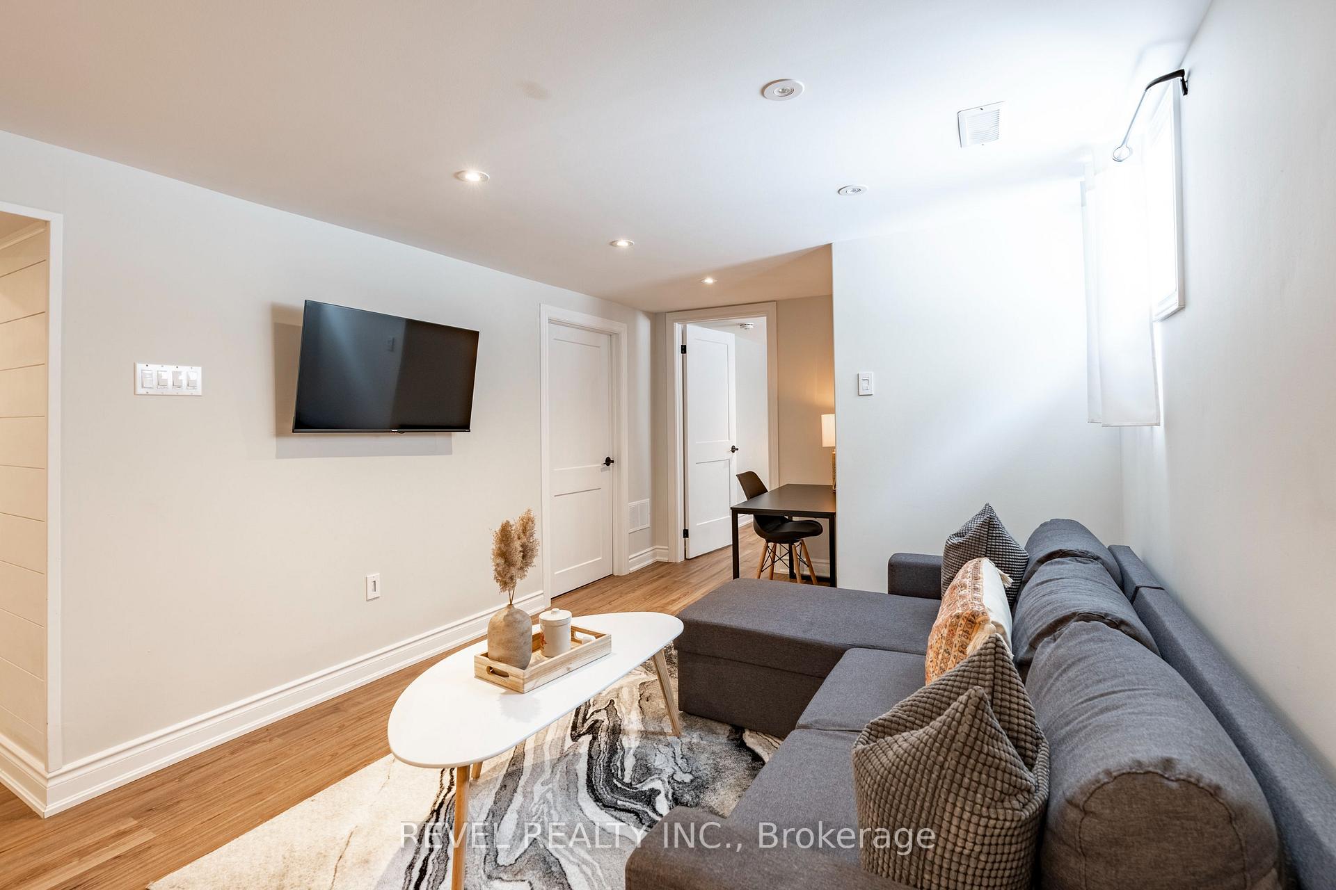 Photo 27 of 34 Bothwell Crescent, Barrie, Wellington — HOMEH