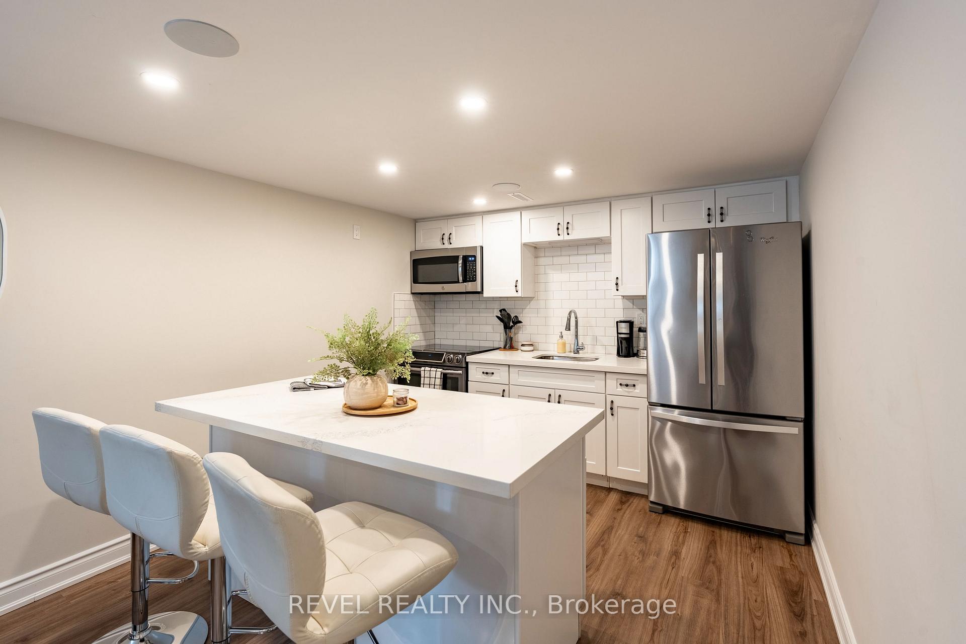 Photo 28 of 34 Bothwell Crescent, Barrie, Wellington — HOMEH