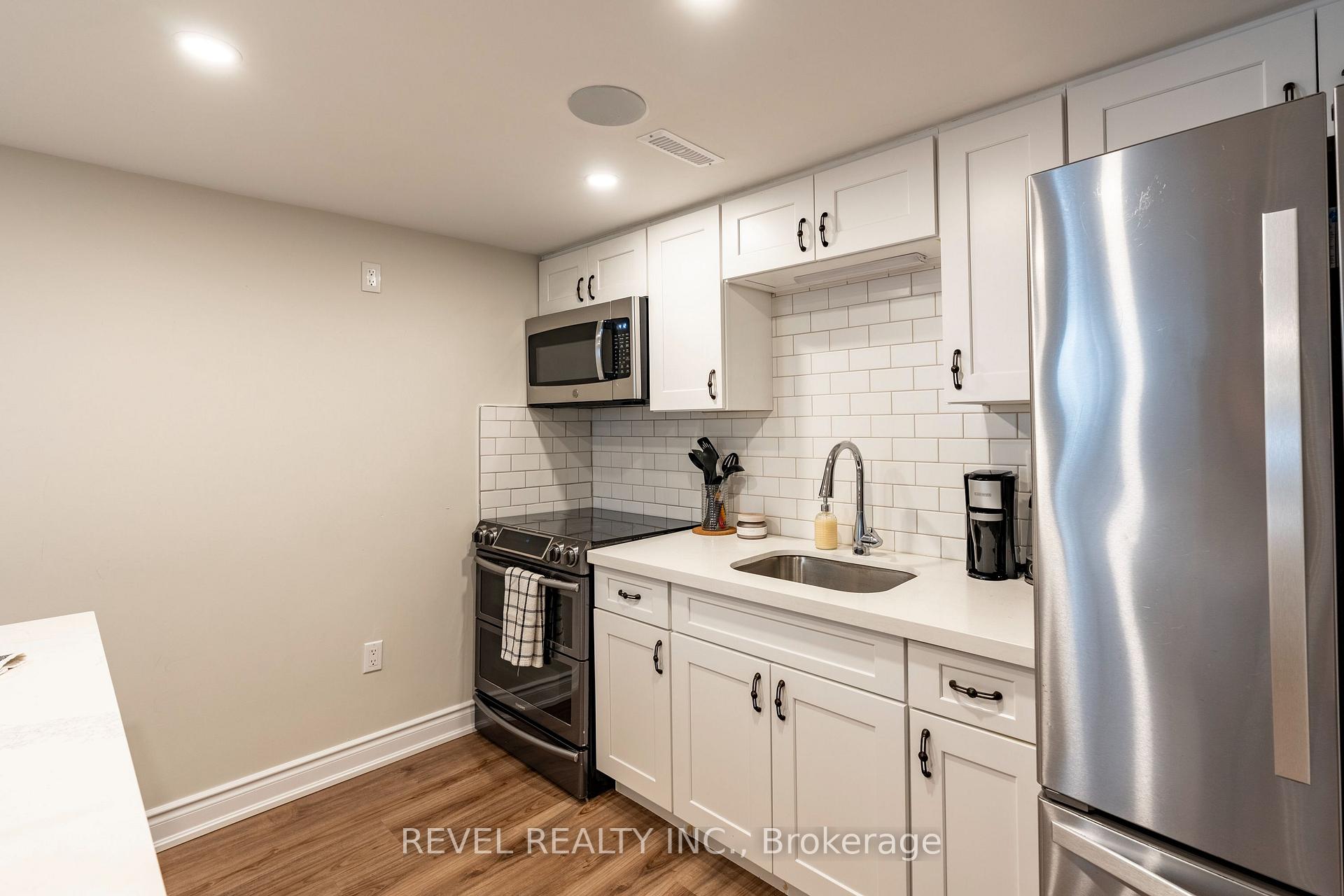Photo 29 of 34 Bothwell Crescent, Barrie, Wellington — HOMEH