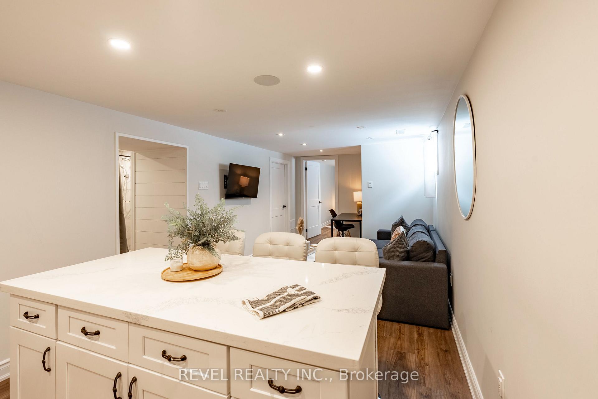 Photo 30 of 34 Bothwell Crescent, Barrie, Wellington — HOMEH