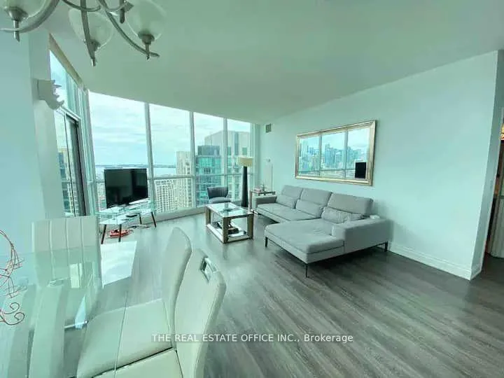 Photo 5 of Unit PH02, 219 Fort York Boulevard, Toronto, Niagara — HOMEH