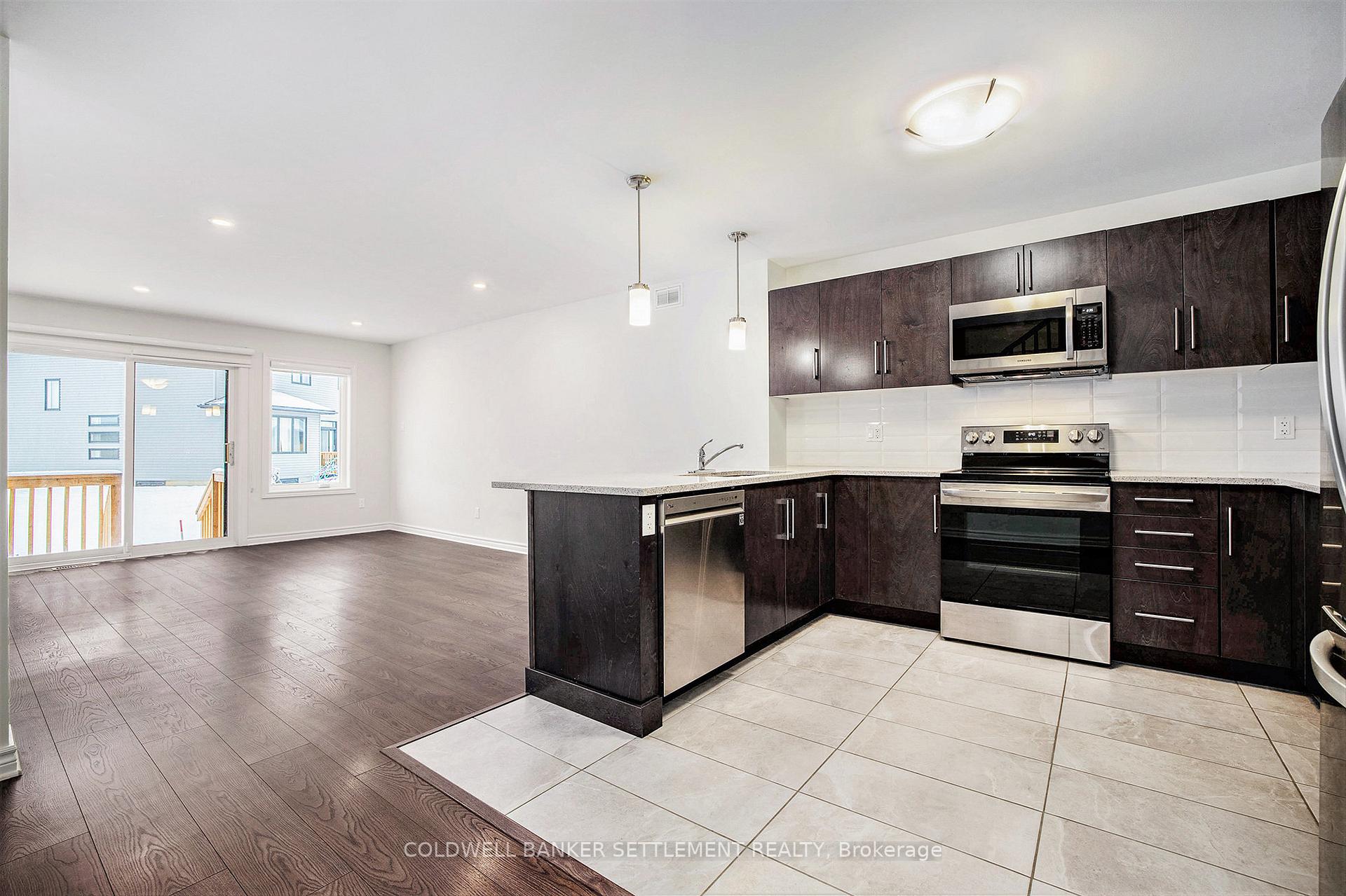 Photo 10 of 102 Dowdall Circle, Carleton Place — HOMEH