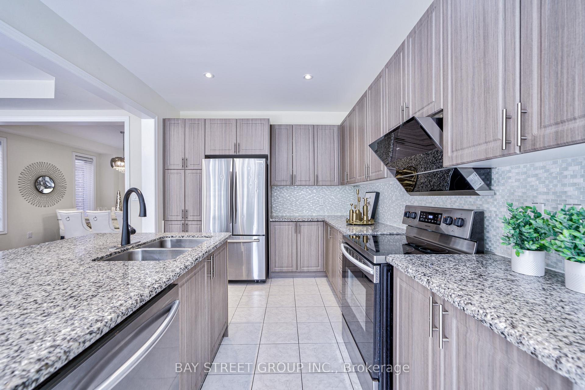 Photo 15 of 68 Homer Crescent, Aurora, Rural Aurora — HOMEH
