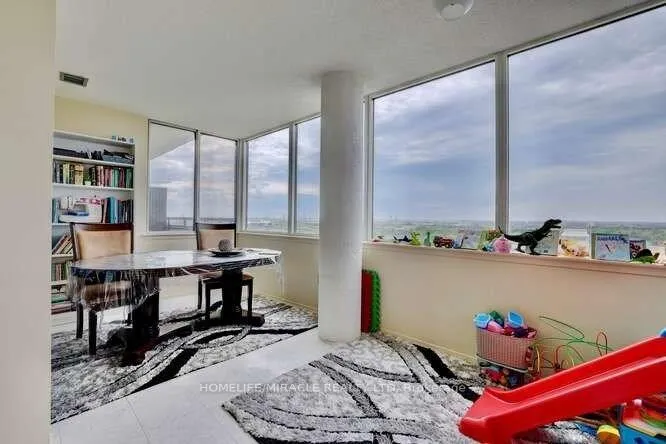 Photo 2 of Unit 2009, 10 Markbrook Lane, Etobicoke, Mount Olive-Silverstone-Jamestown — HOMEH