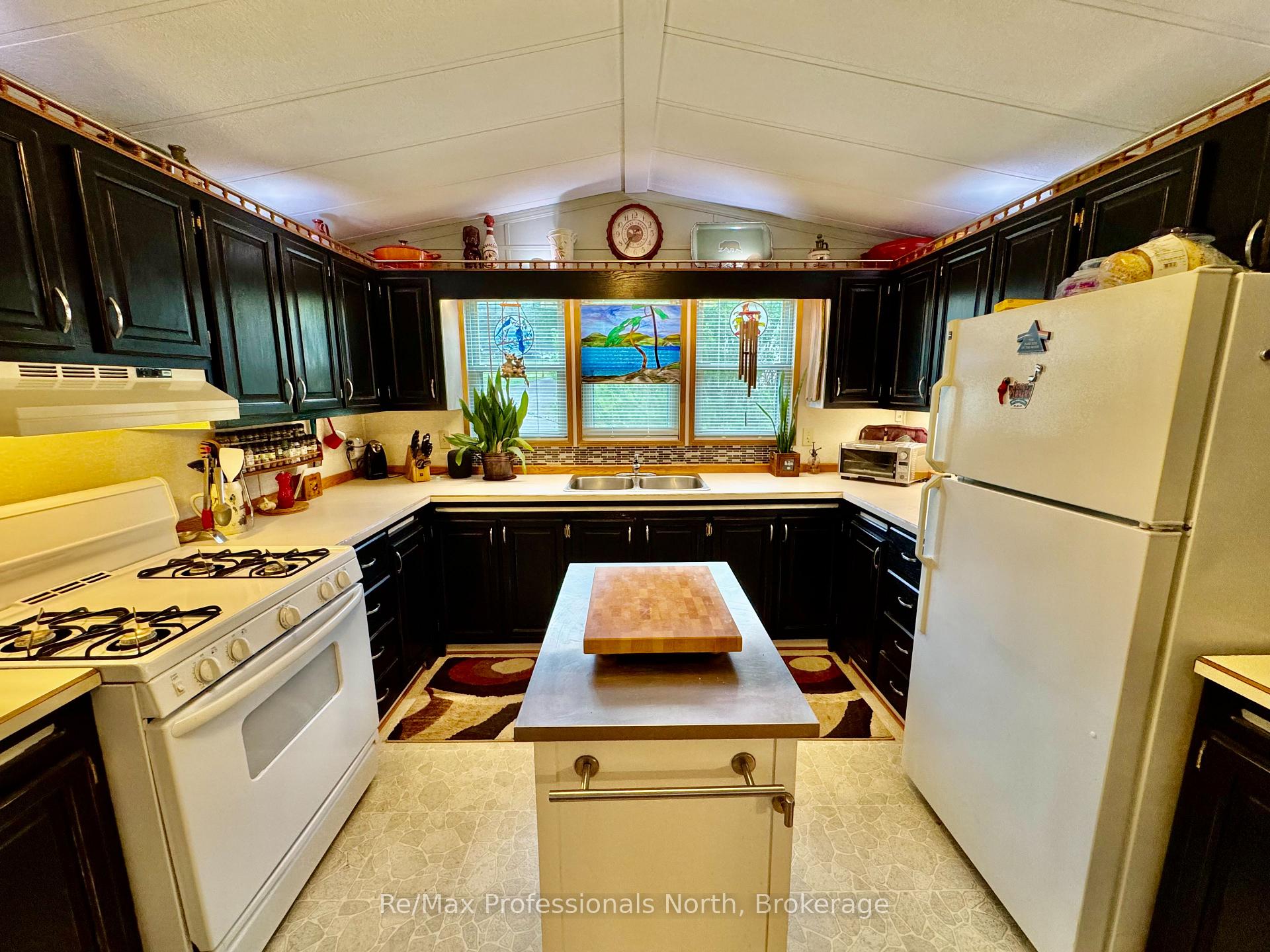 Photo 6 of Unit 116, 1007 Racoon Road, Gravenhurst, Morrison — HOMEH