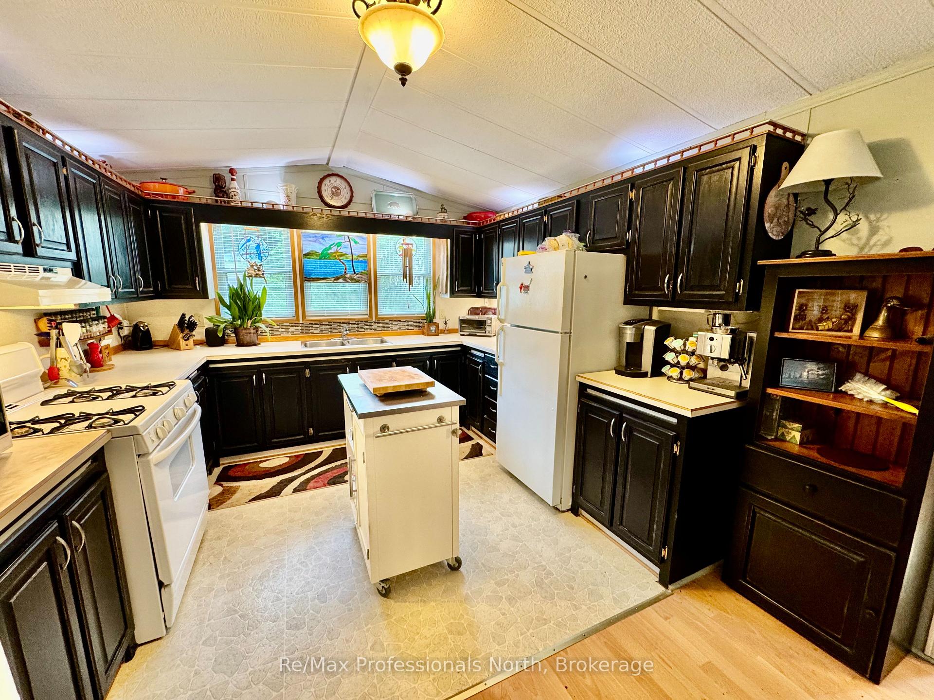 Photo 7 of Unit 116, 1007 Racoon Road, Gravenhurst, Morrison — HOMEH