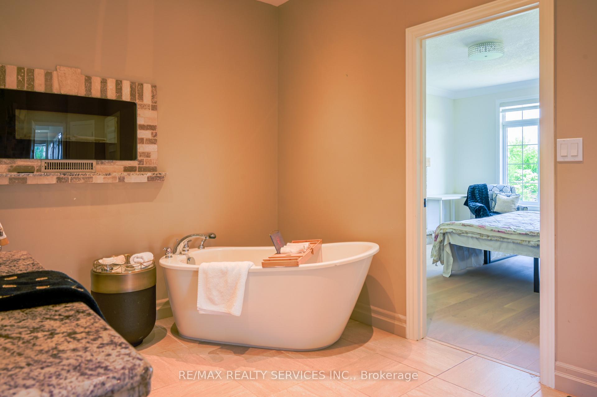 Photo 4 of 214&218 Maple Avenue S, Brant, Burford — HOMEH