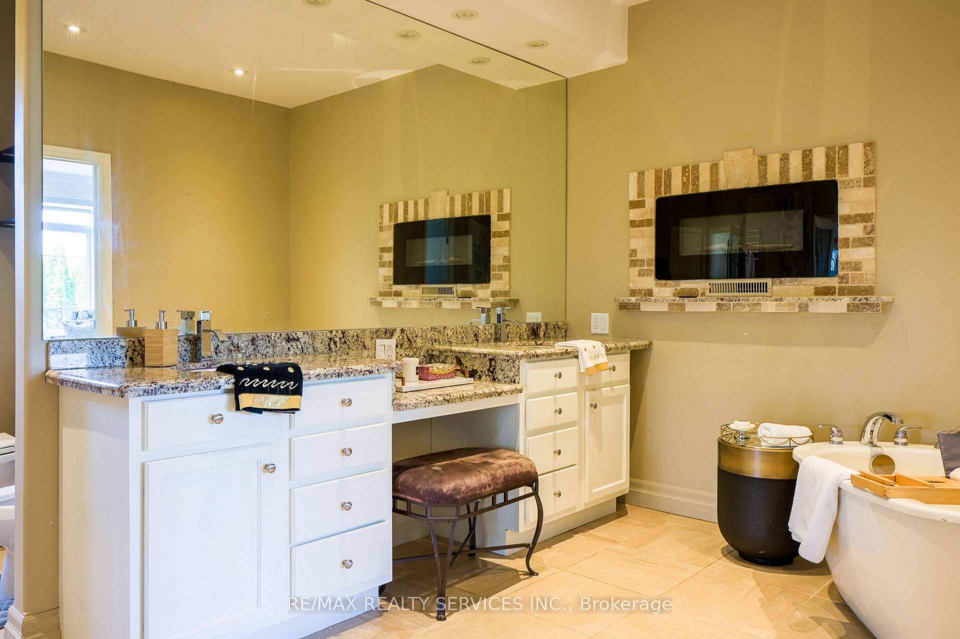 Photo 5 of 214&218 Maple Avenue S, Brant, Burford — HOMEH