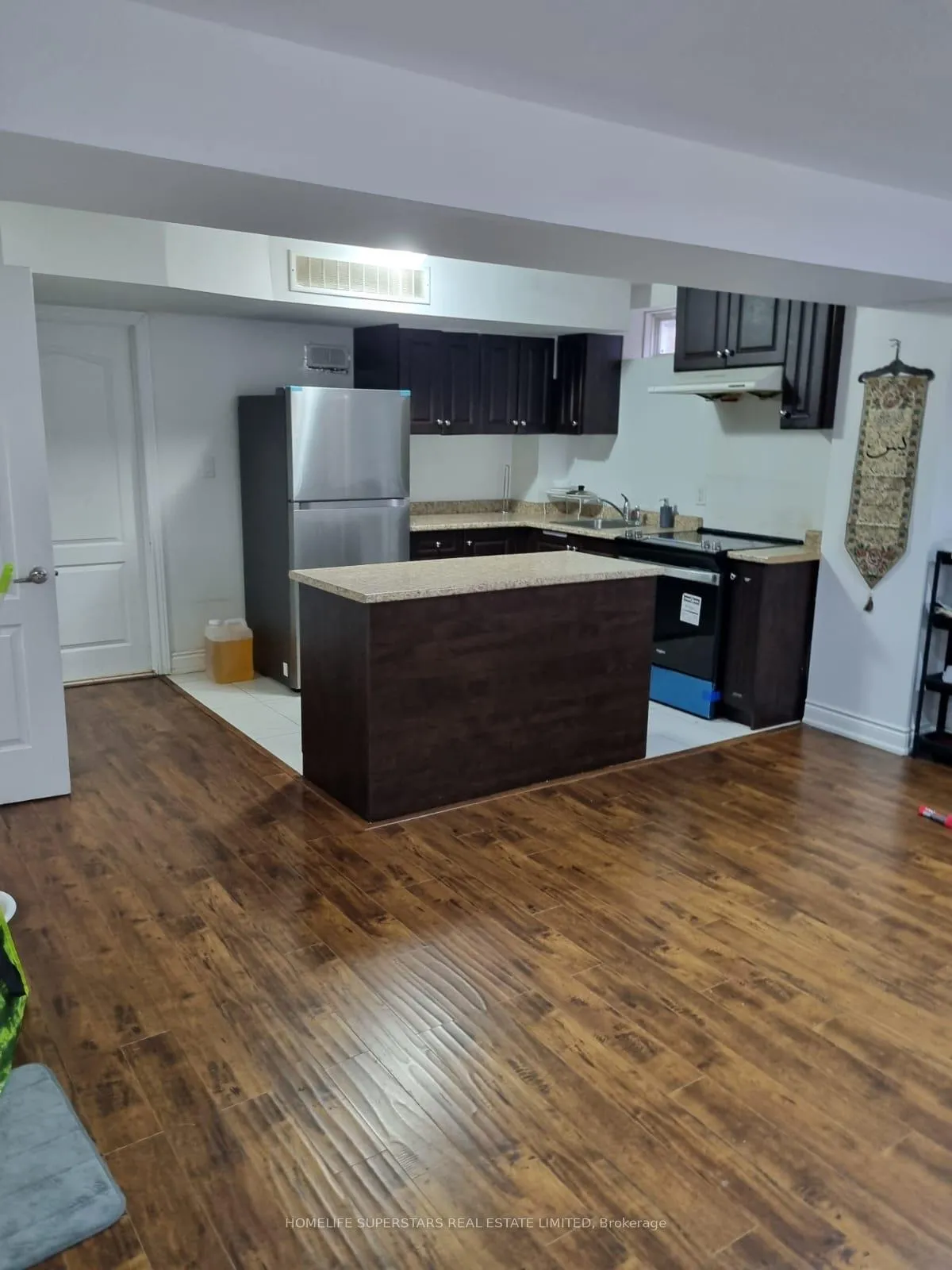 Photo 3 of 33 Little Britain Crescent, Brampton, Bram West — HOMEH