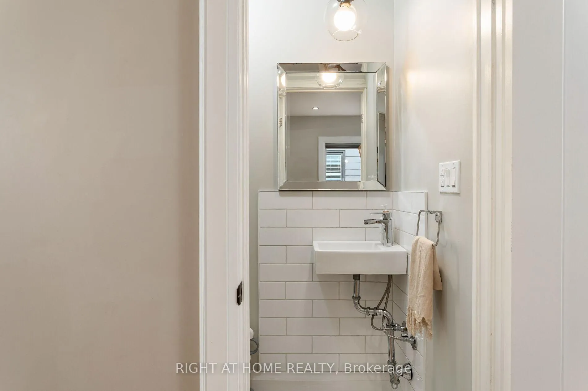 Photo 9 of 171 Islington Avenue, Etobicoke, New Toronto — HOMEH