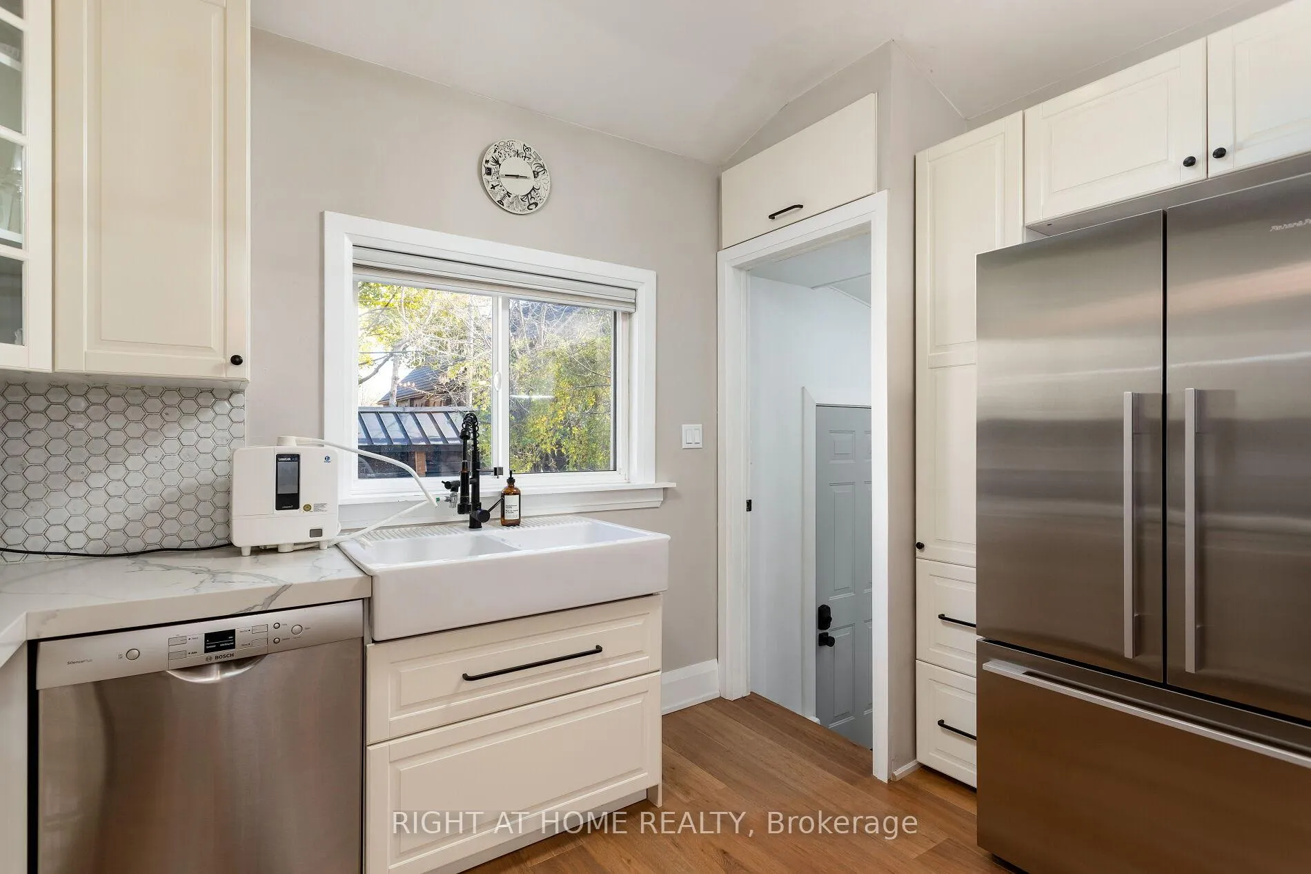 Photo 10 of 171 Islington Avenue, Etobicoke, New Toronto — HOMEH
