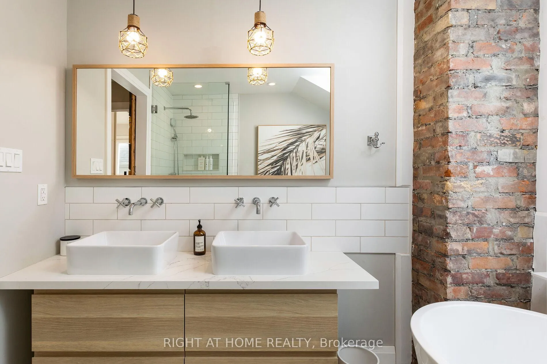 Photo 17 of 171 Islington Avenue, Etobicoke, New Toronto — HOMEH