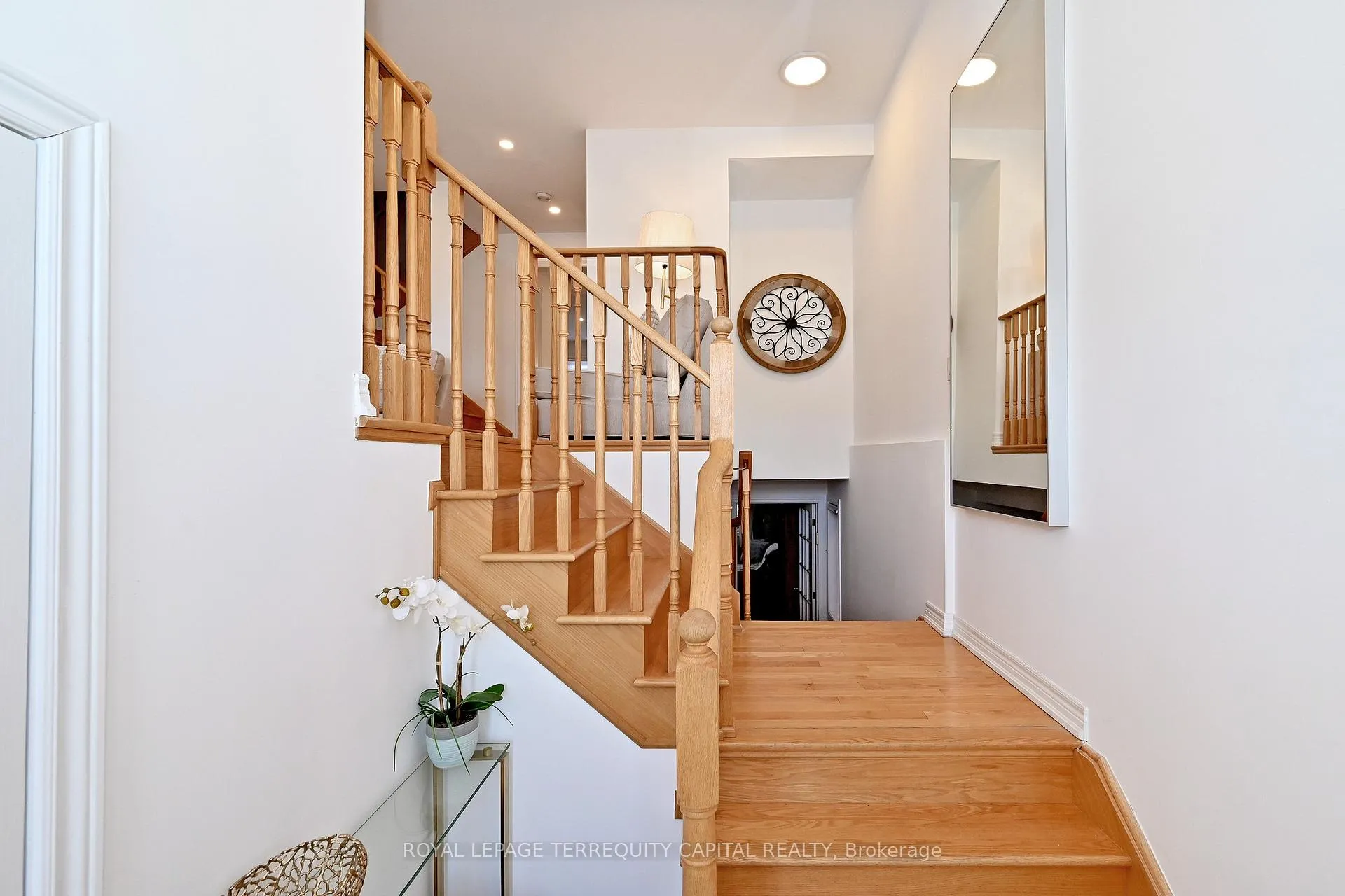 Photo 4 of 77 Benjamin Hood Crescent, Vaughan, Patterson — HOMEH