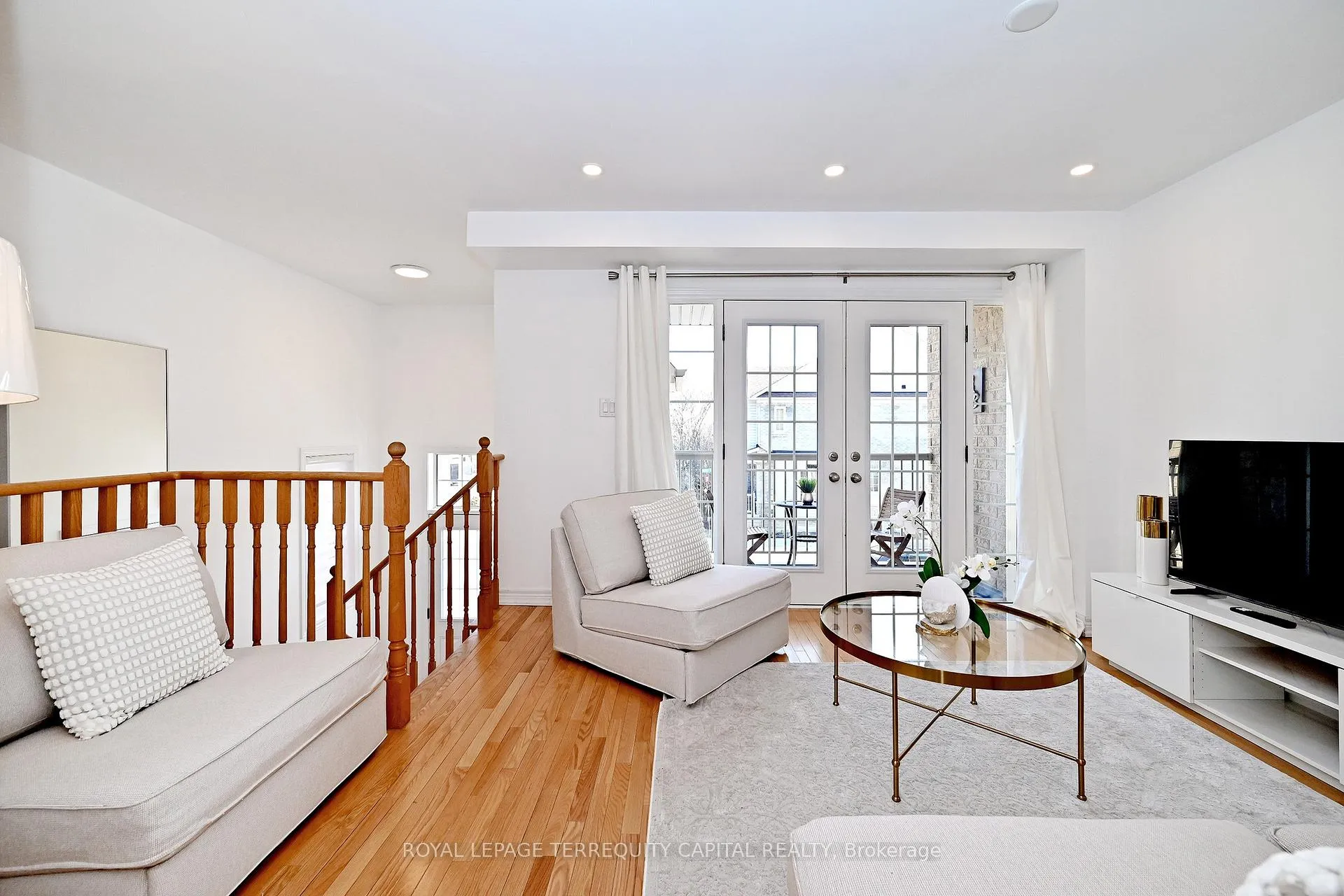 Photo 5 of 77 Benjamin Hood Crescent, Vaughan, Patterson — HOMEH