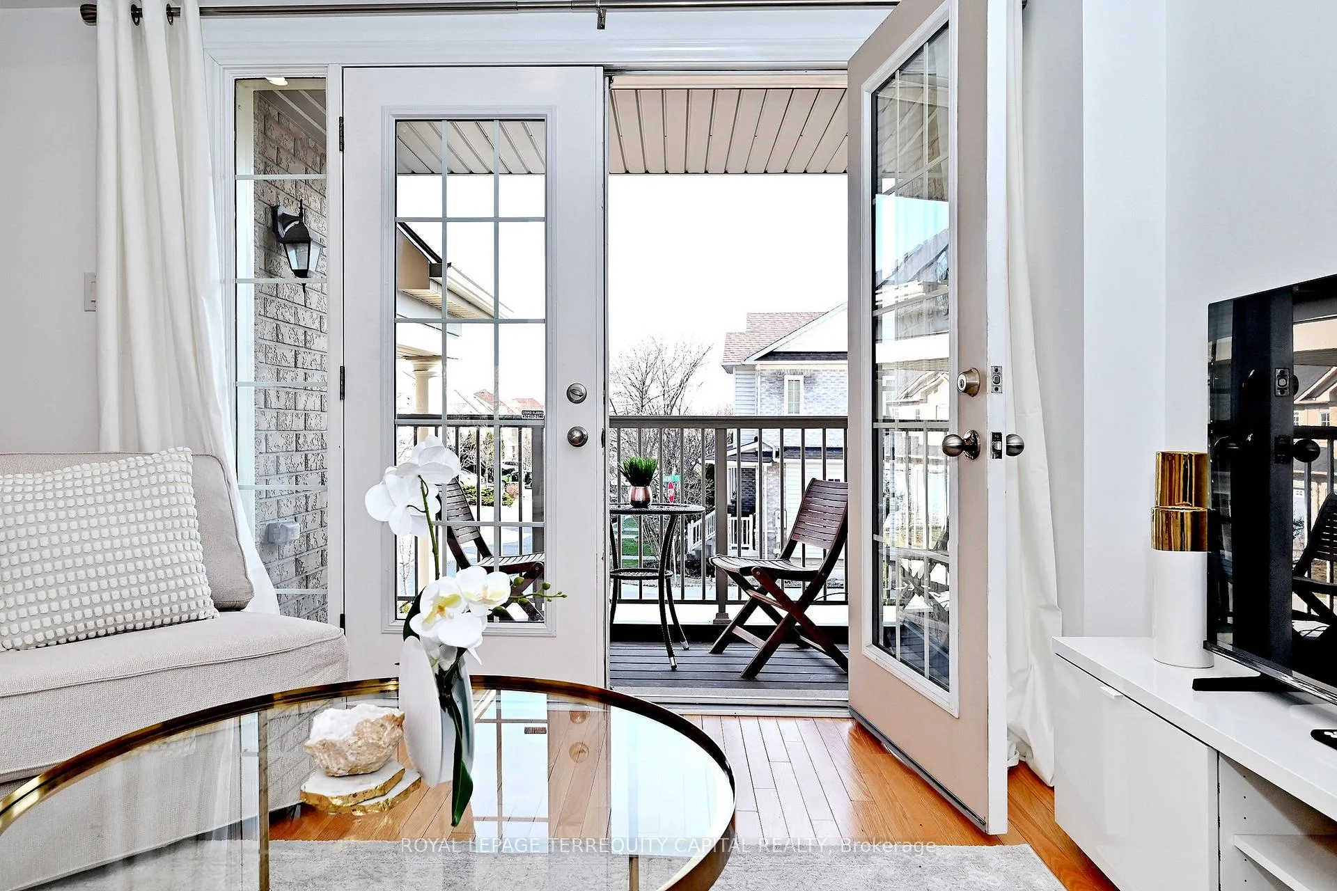 Photo 8 of 77 Benjamin Hood Crescent, Vaughan, Patterson — HOMEH