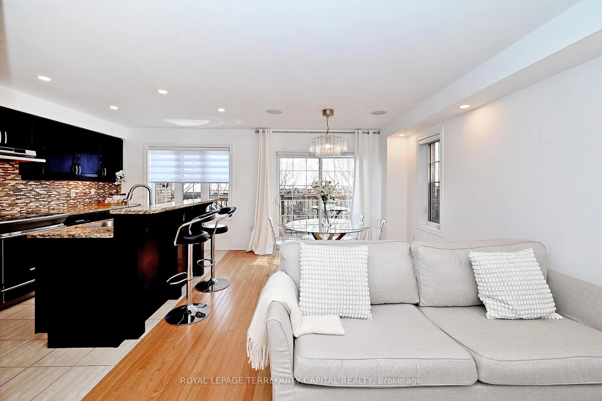 Photo 10 of 77 Benjamin Hood Crescent, Vaughan, Patterson — HOMEH