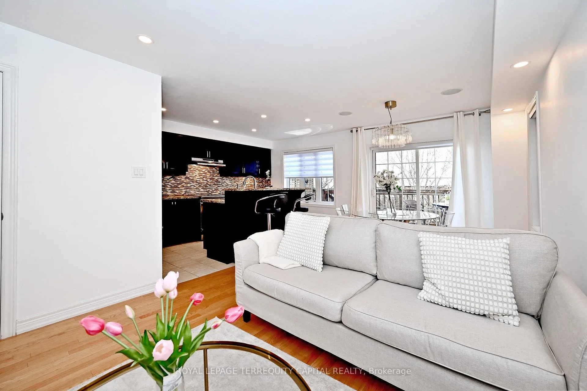 Photo 11 of 77 Benjamin Hood Crescent, Vaughan, Patterson — HOMEH