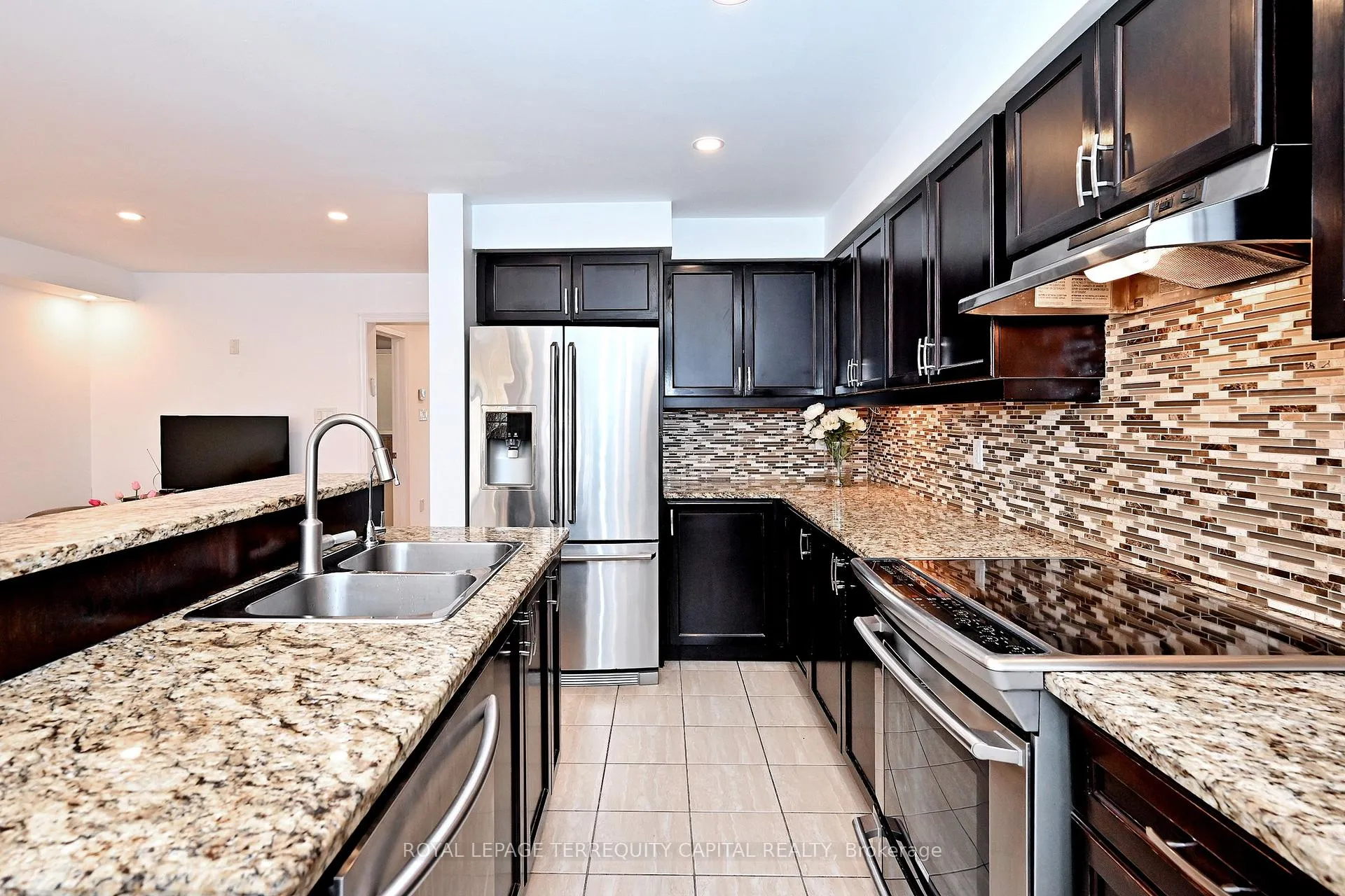 Photo 14 of 77 Benjamin Hood Crescent, Vaughan, Patterson — HOMEH