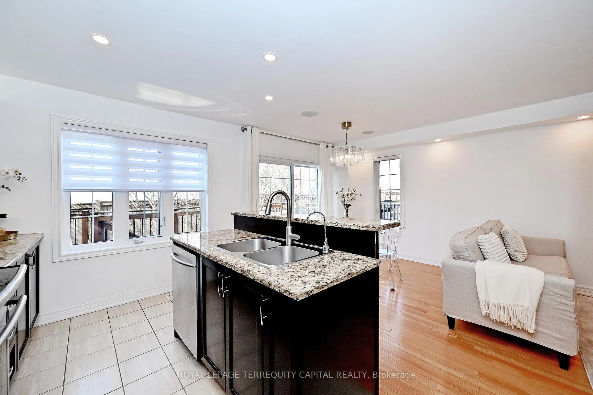 Photo 15 of 77 Benjamin Hood Crescent, Vaughan, Patterson — HOMEH
