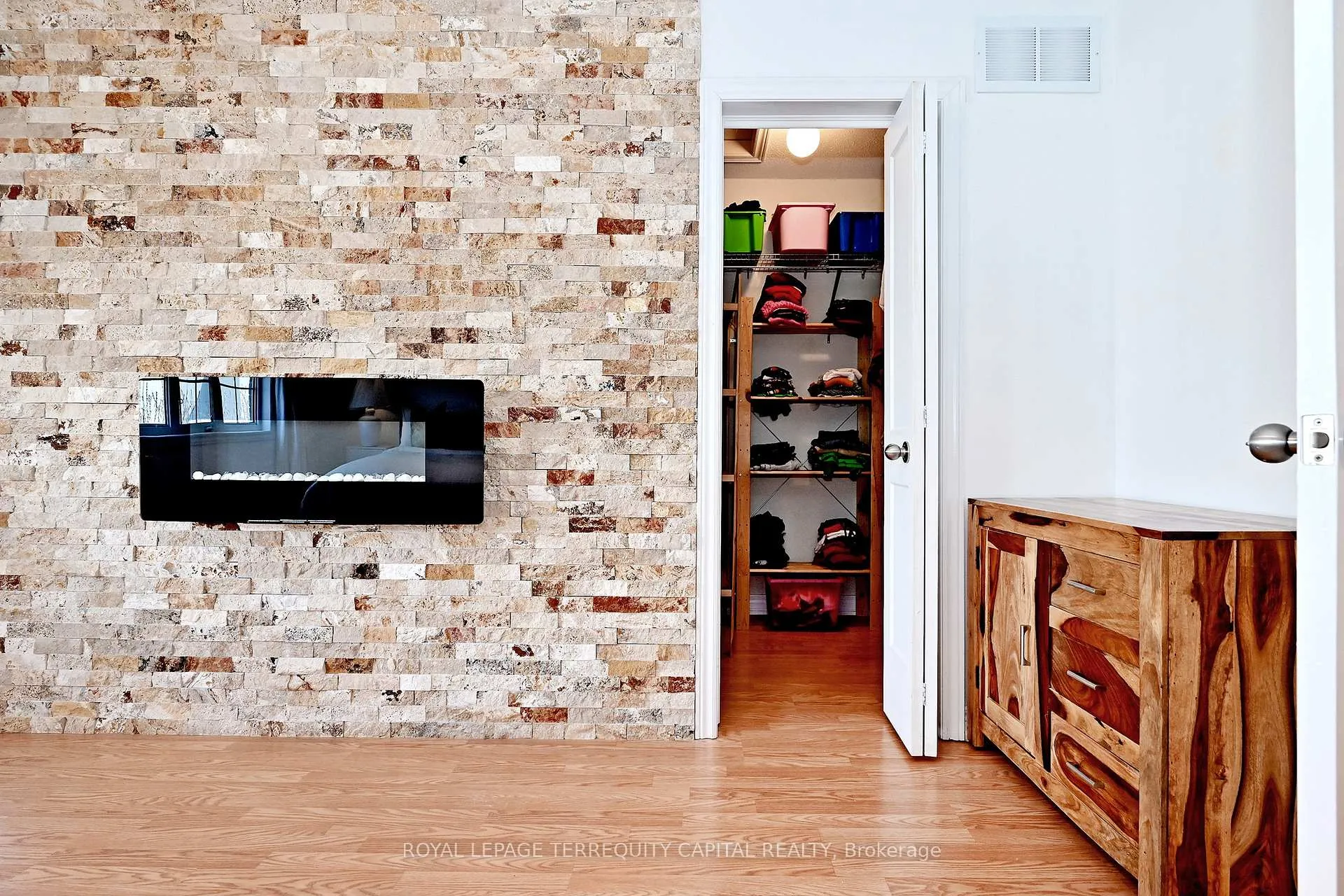 Photo 24 of 77 Benjamin Hood Crescent, Vaughan, Patterson — HOMEH