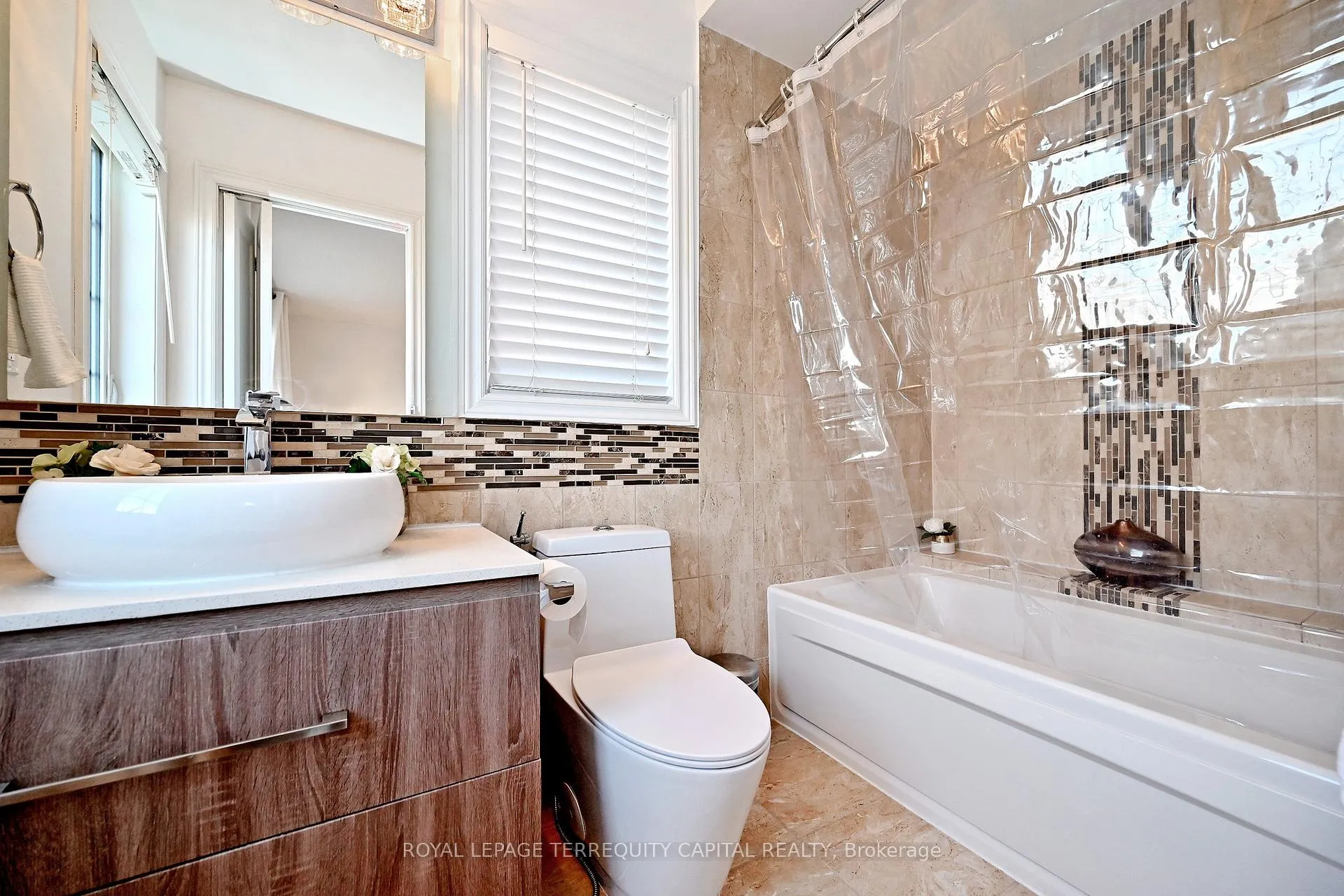 Photo 26 of 77 Benjamin Hood Crescent, Vaughan, Patterson — HOMEH