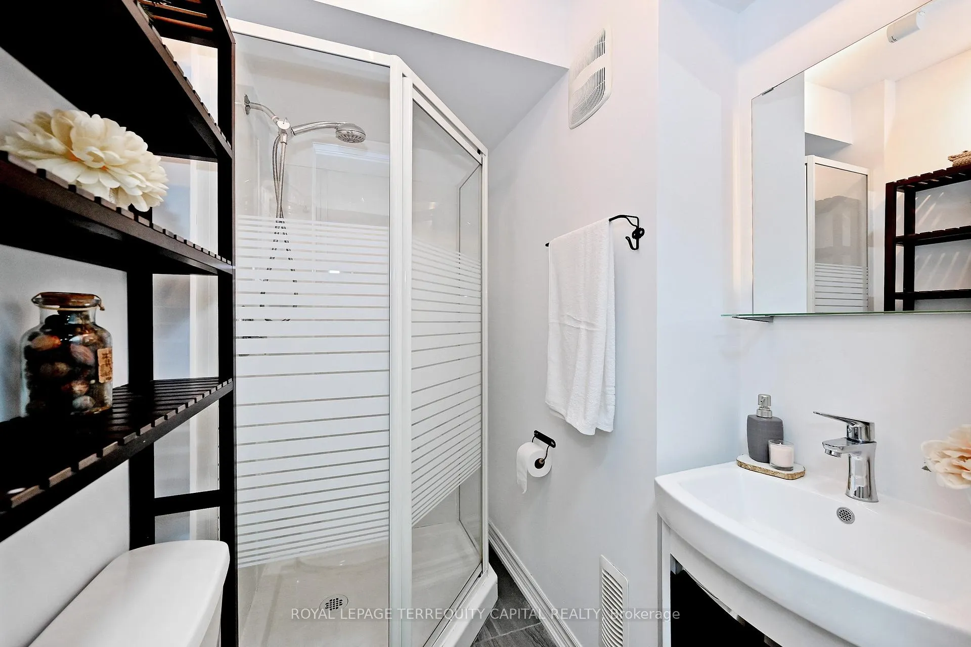 Photo 35 of 77 Benjamin Hood Crescent, Vaughan, Patterson — HOMEH