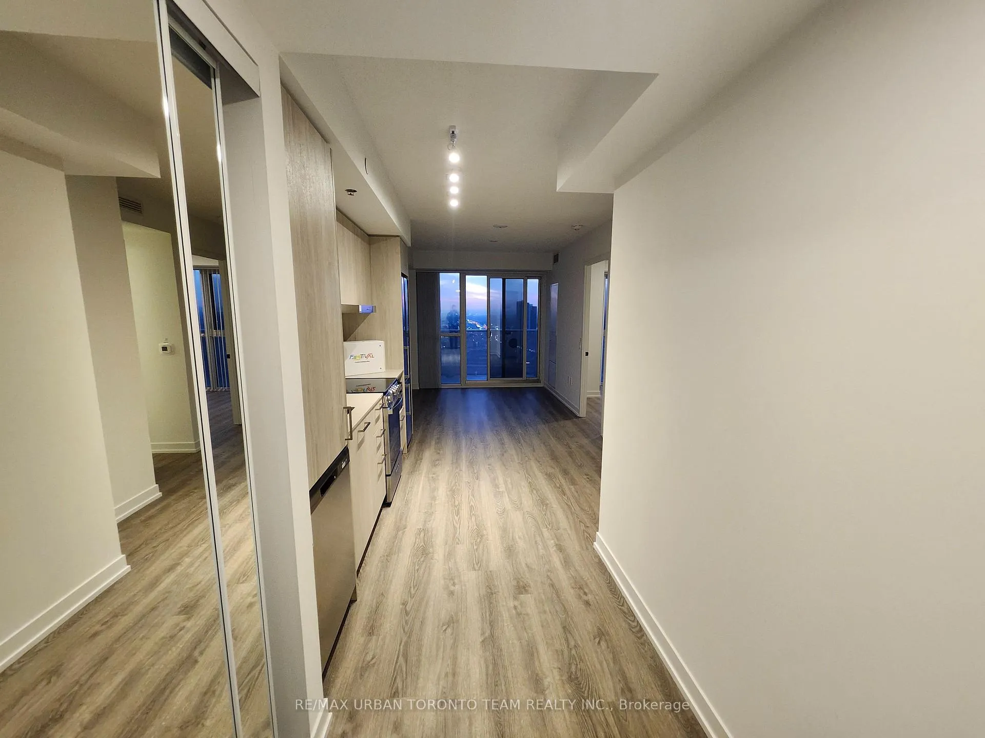 Photo 4 of Unit 3108, 195 Commerce Street, Vaughan, Vaughan Corporate Centre — HOMEH