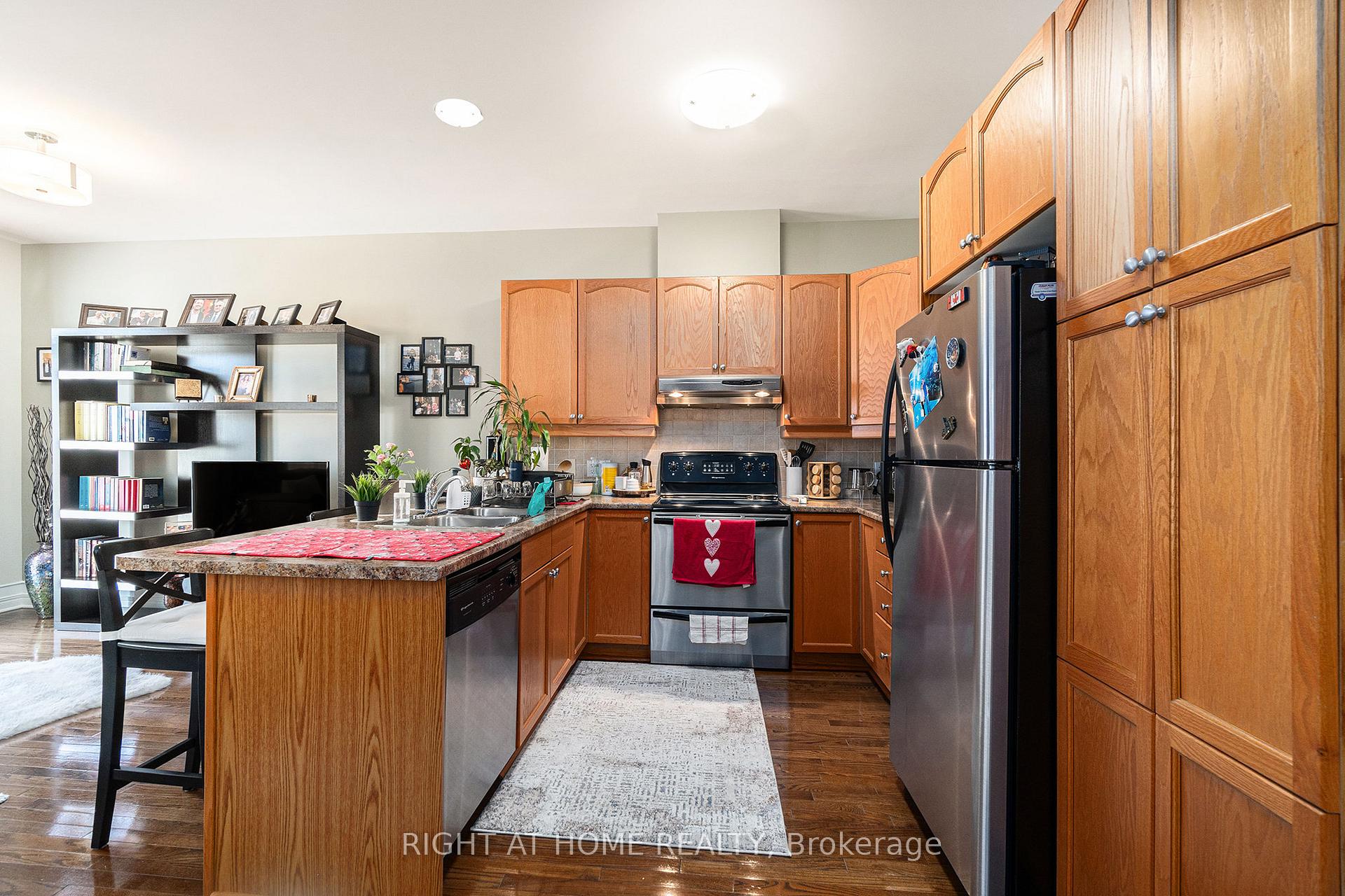 Photo 7 of 174 Parkin Circle, Ottawa, Blossom Park/Kemp Park/Findlay Creek — HOMEH