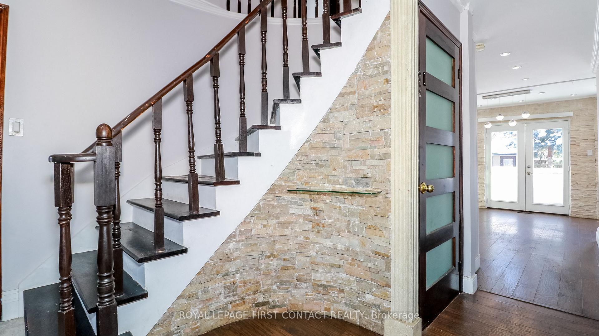 Photo 8 of 104 Brown Street, Barrie, Holly — HOMEH