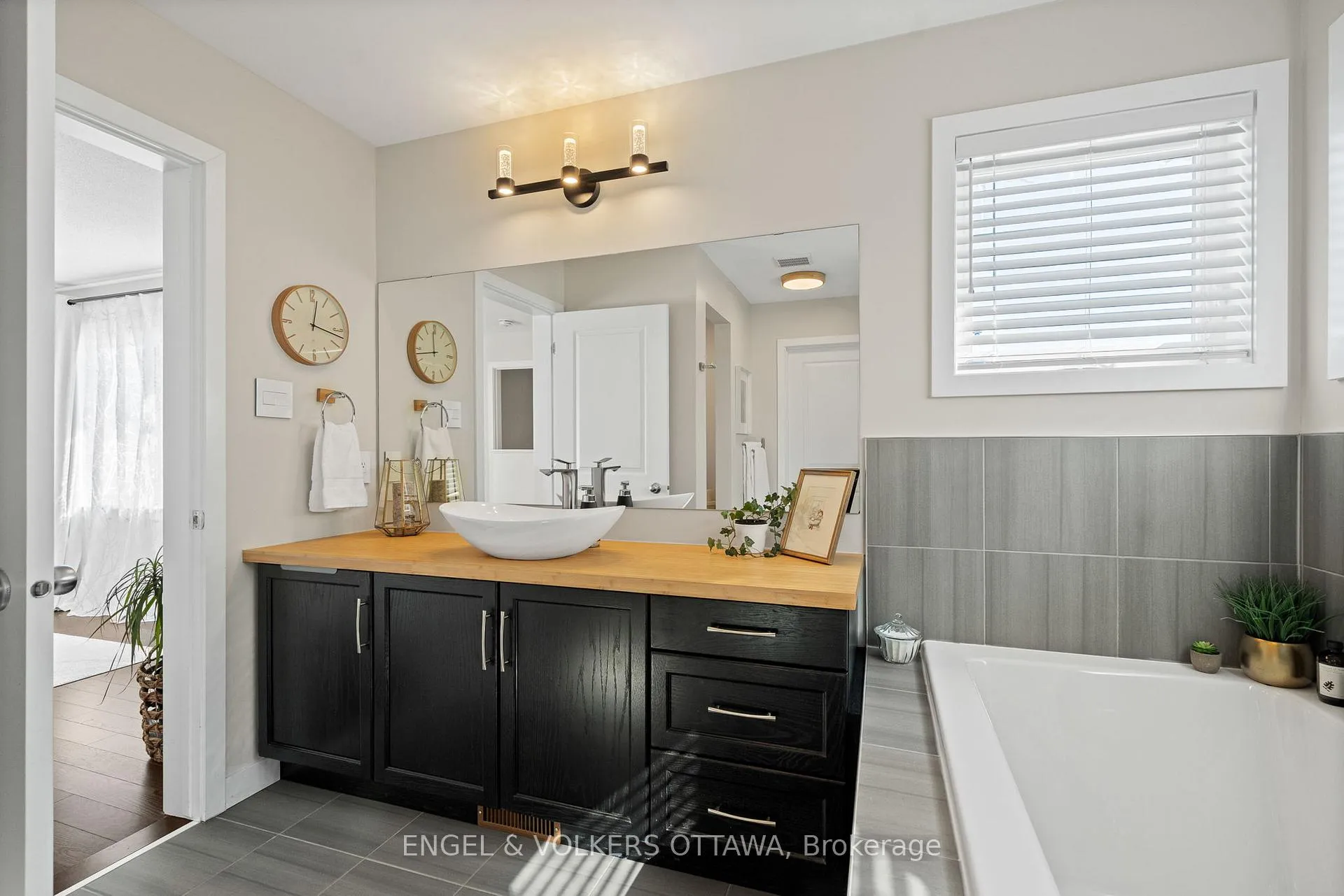 Photo 28 of 267 Sceptre Way, Ottawa, Kanata - Emerald Meadows/Trailwest — HOMEH