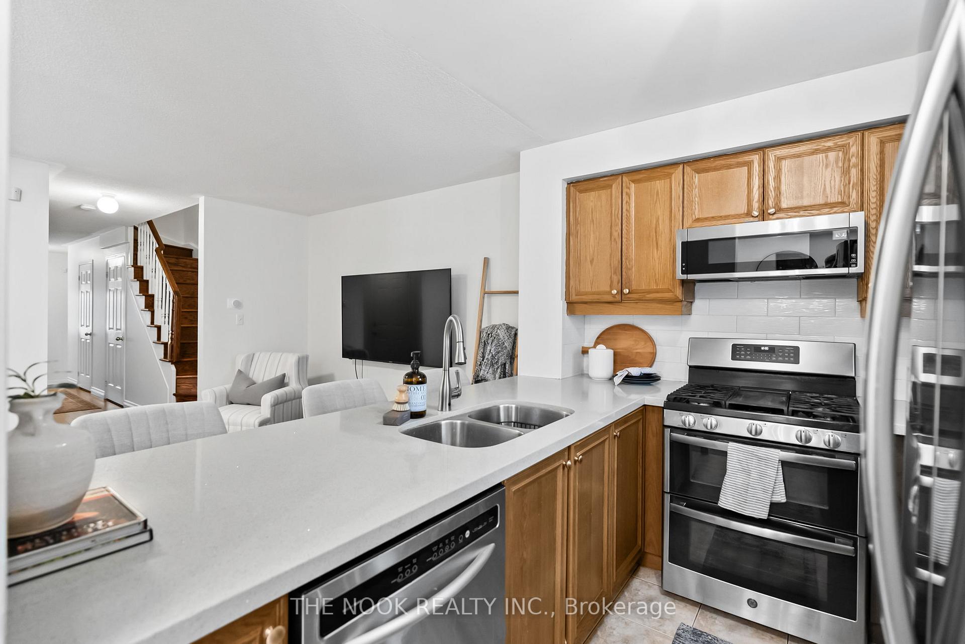 Photo 13 of 27 Abela Lane, Ajax, Central — HOMEH