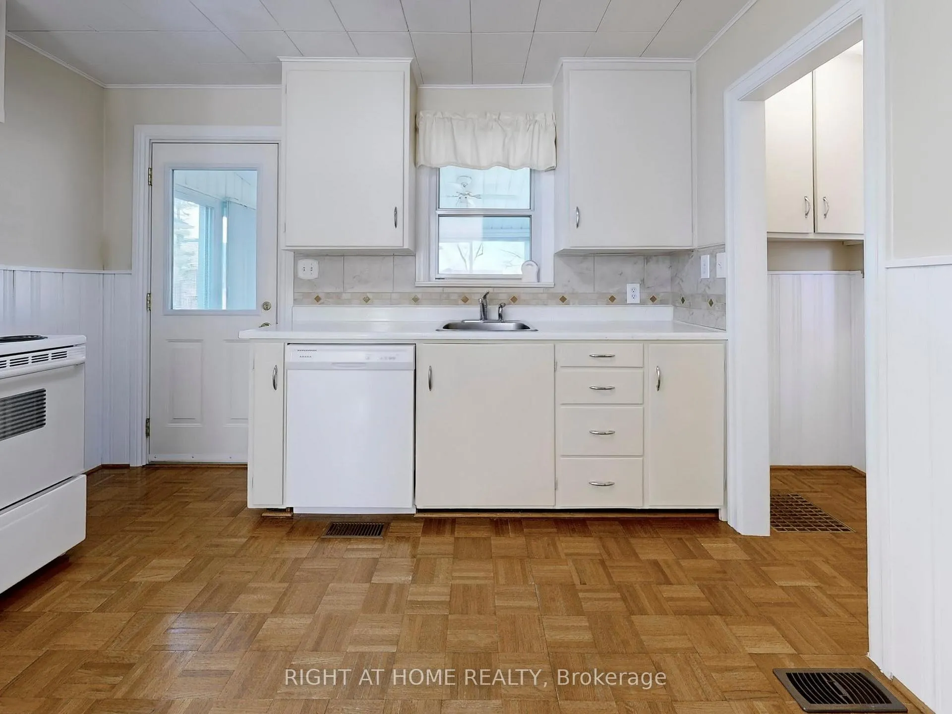 Photo 6 of 12 Rouge Street, Markham, Vinegar Hill — HOMEH