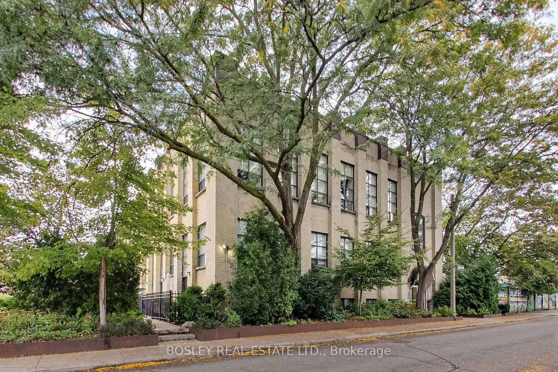 Photo 2 of Unit 211, 284 St. Helens Avenue, Toronto, Dufferin Grove — HOMEH