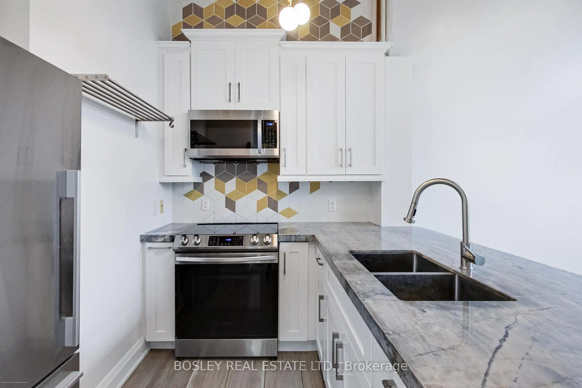 Photo 7 of Unit 211, 284 St. Helens Avenue, Toronto, Dufferin Grove — HOMEH