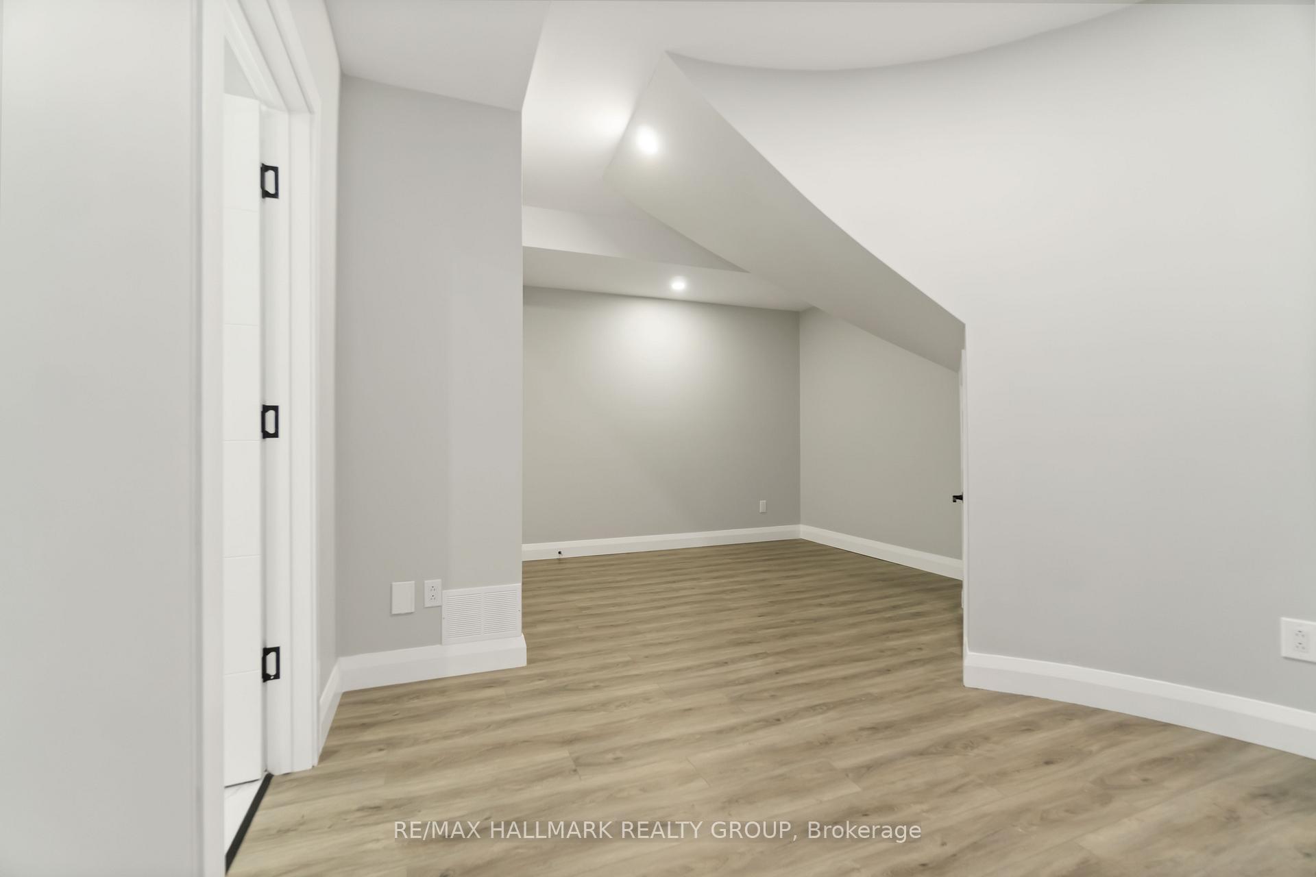 Photo 33 of 72 Wingover Private, Ottawa, Huntley Ward (South East) — HOMEH