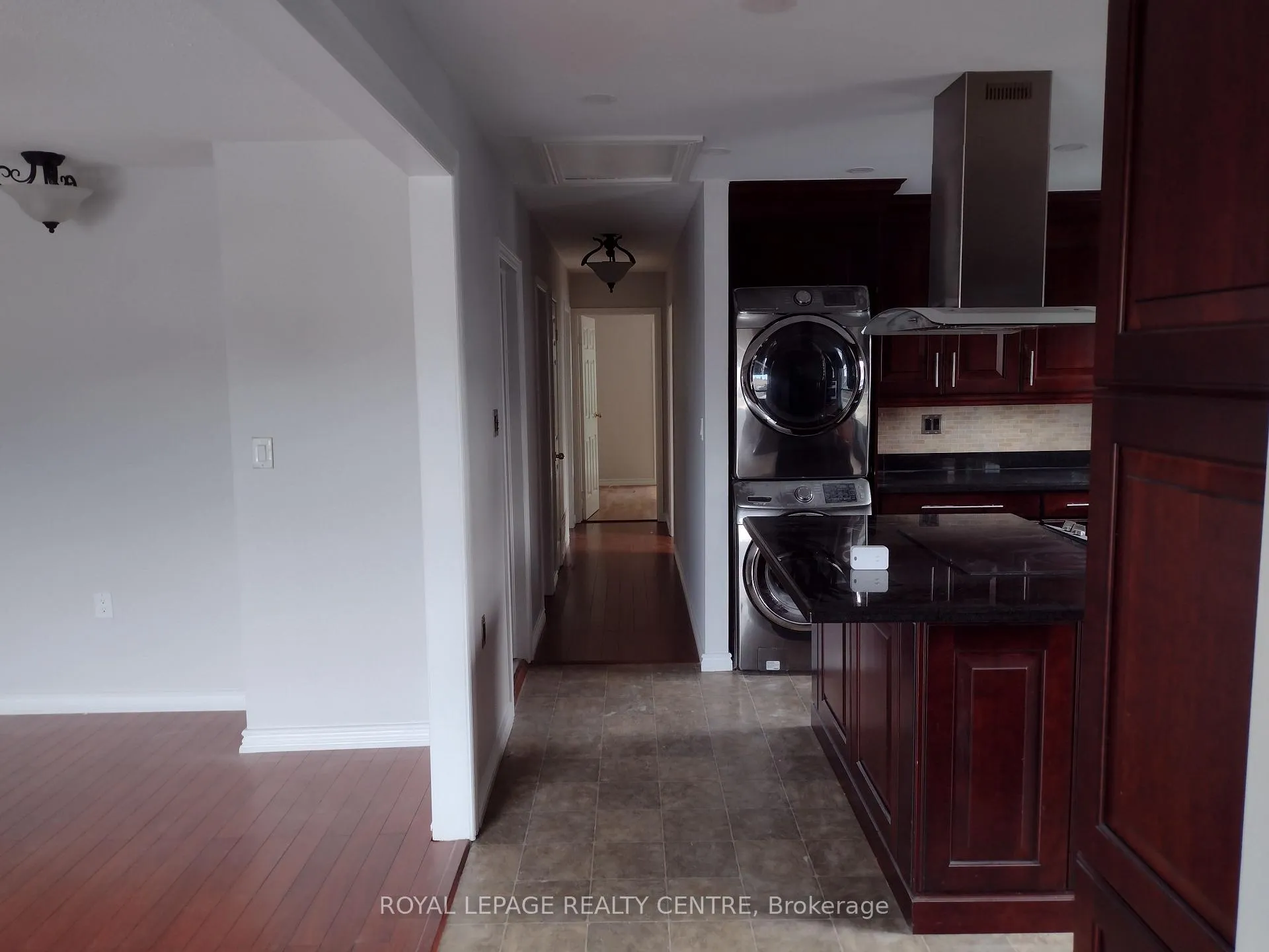 Photo 3 of Unit Upper, 3 Salisbury Circle, Brampton, Brampton North — HOMEH