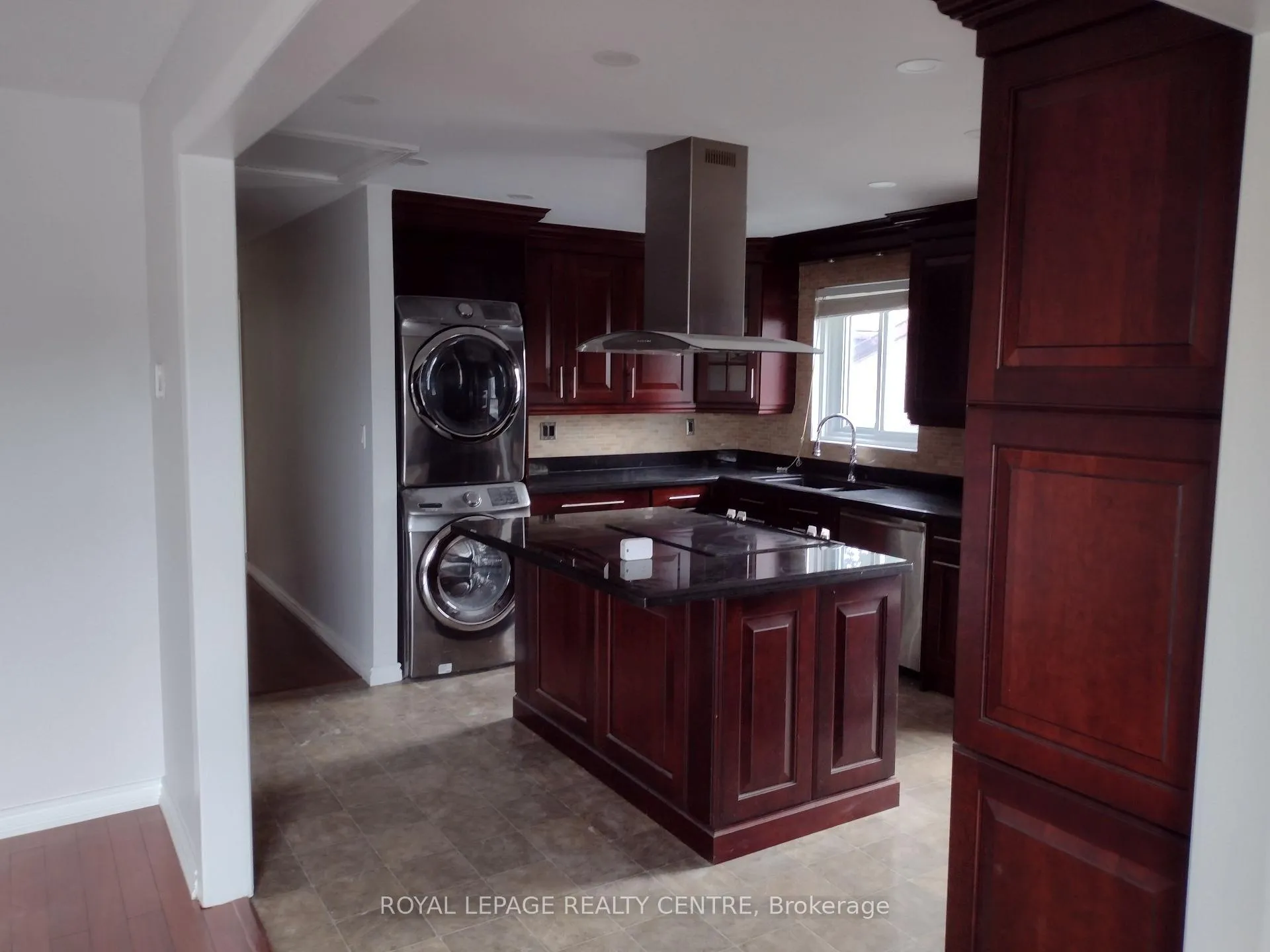 Photo 6 of Unit Upper, 3 Salisbury Circle, Brampton, Brampton North — HOMEH