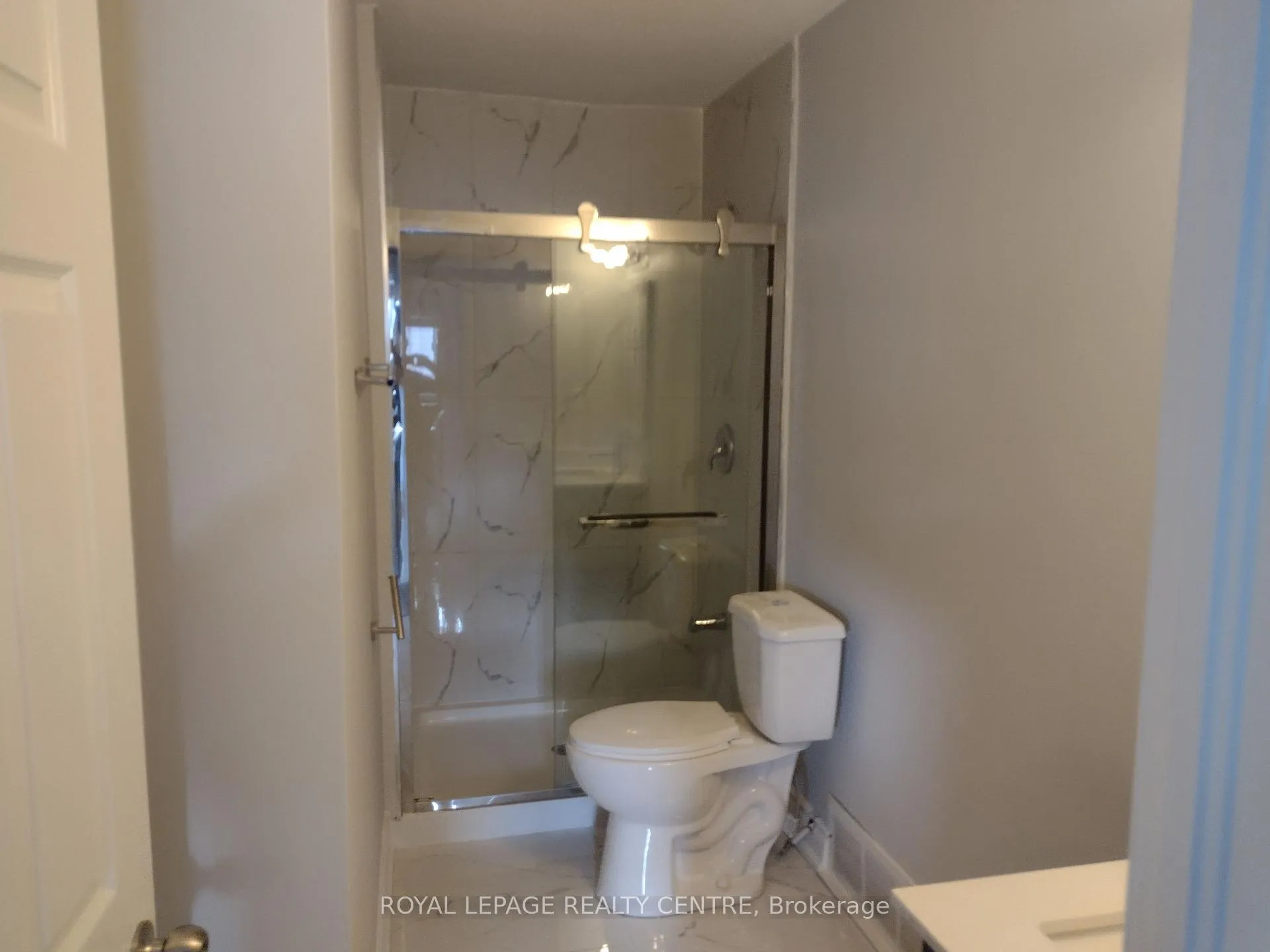 Photo 8 of Unit Upper, 3 Salisbury Circle, Brampton, Brampton North — HOMEH