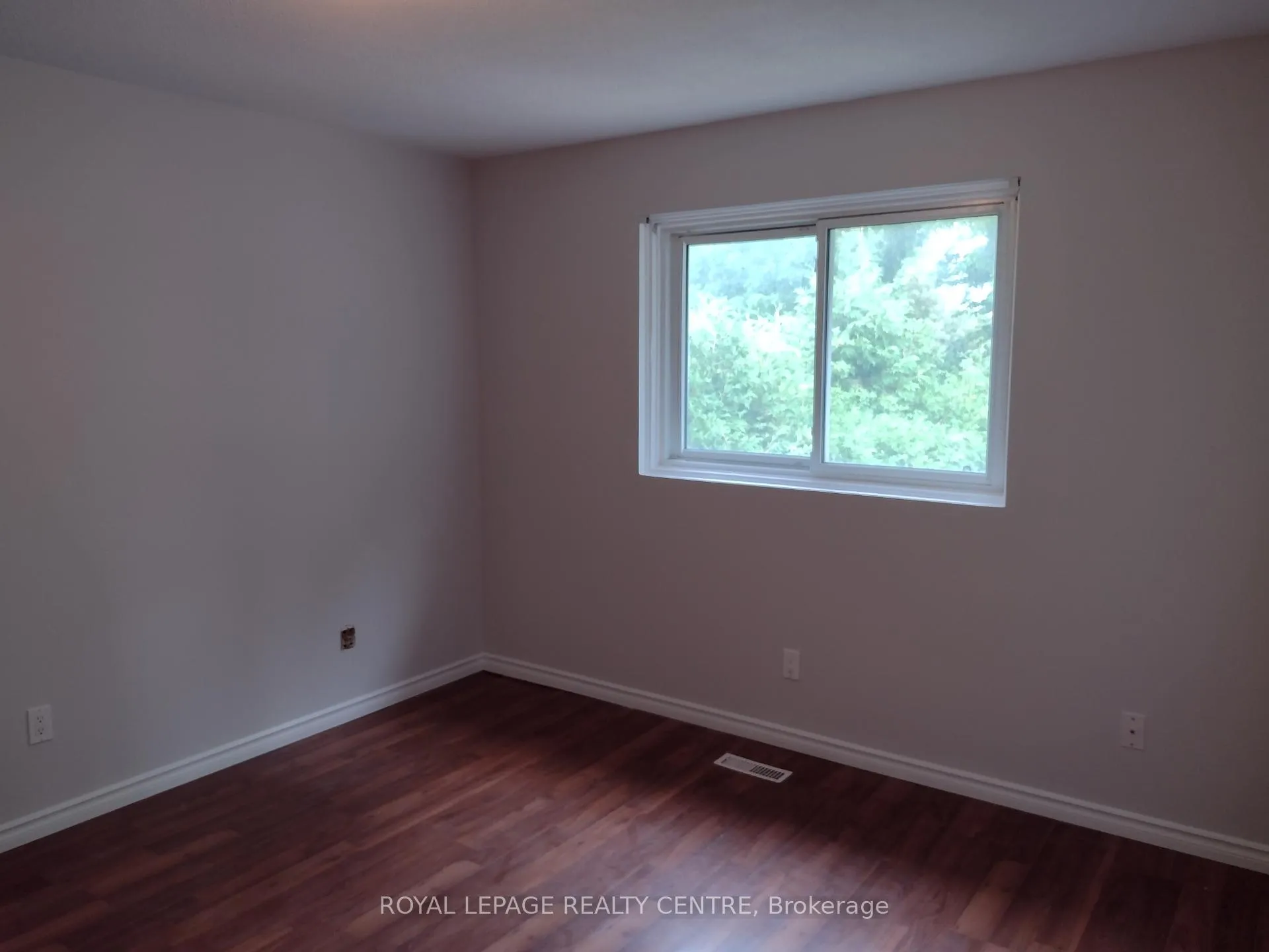 Photo 9 of Unit Upper, 3 Salisbury Circle, Brampton, Brampton North — HOMEH