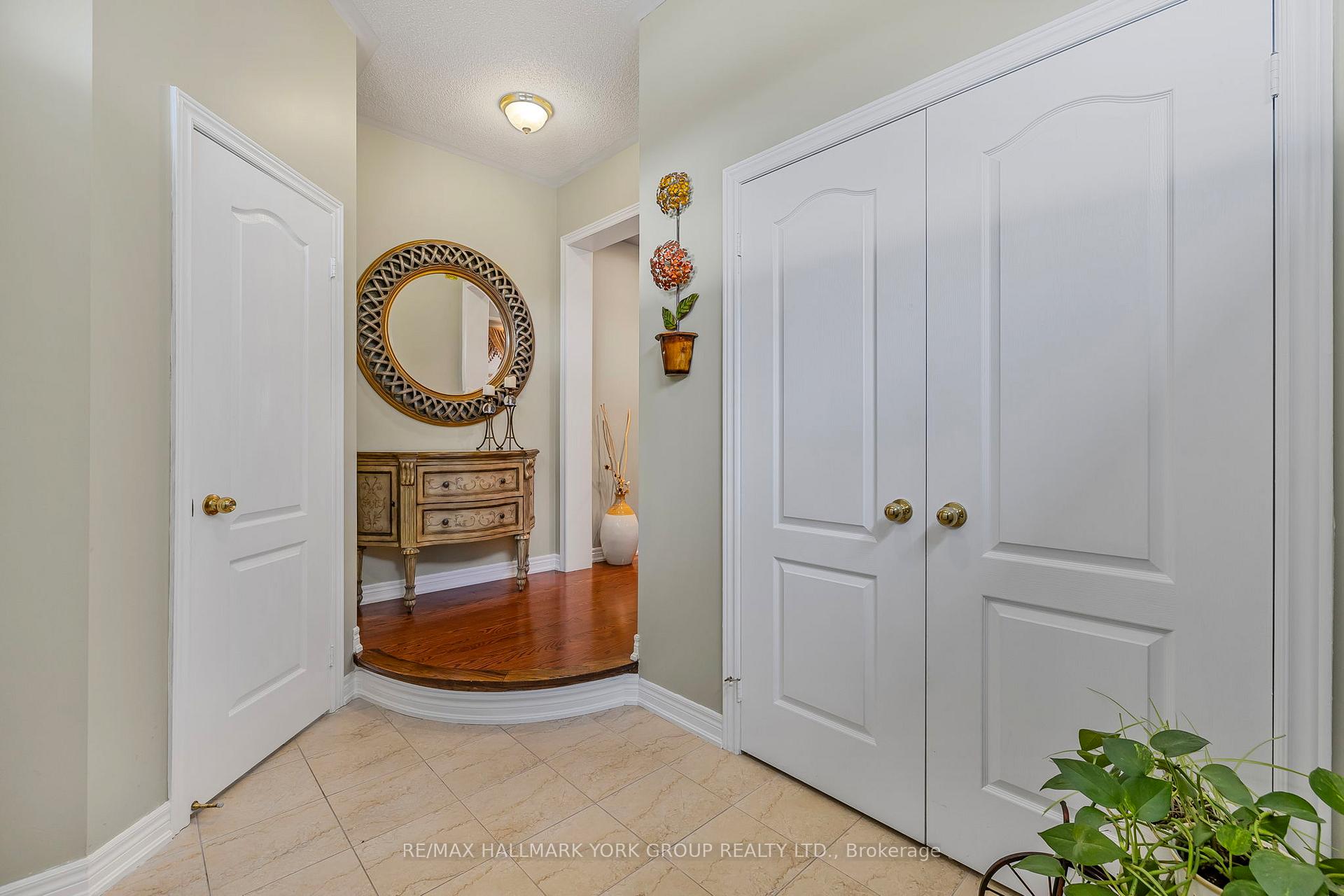 Photo 4 of 240 Borealis Avenue, Aurora, Bayview Northeast — HOMEH