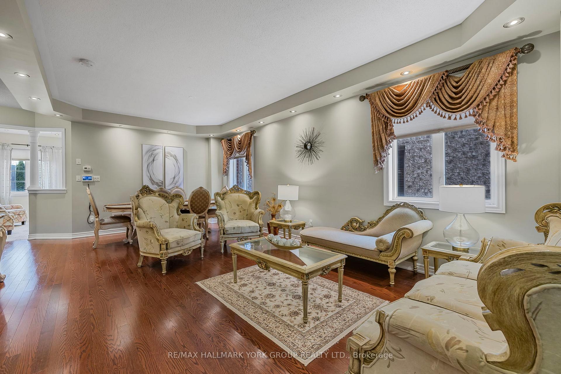 Photo 5 of 240 Borealis Avenue, Aurora, Bayview Northeast — HOMEH