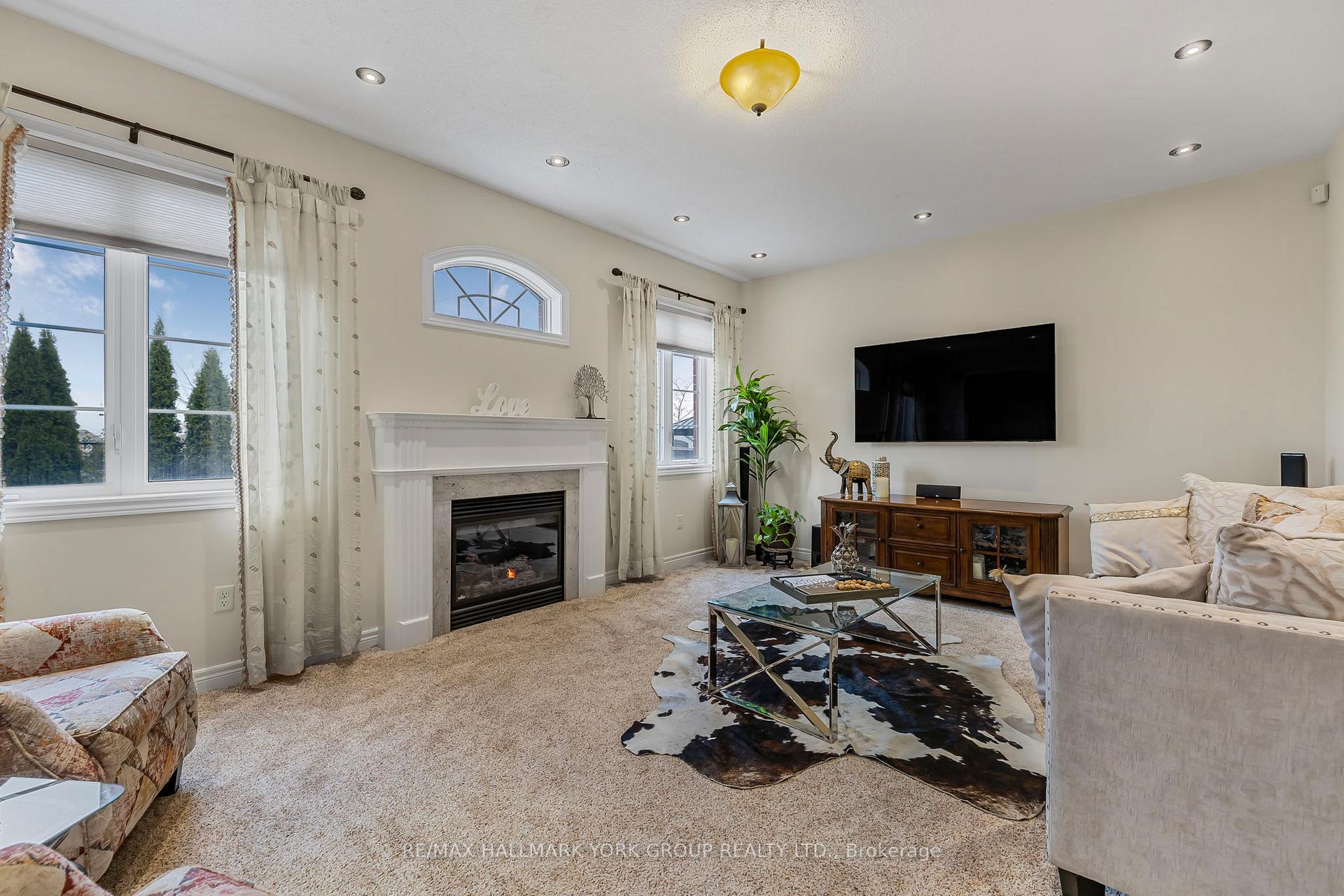 Photo 7 of 240 Borealis Avenue, Aurora, Bayview Northeast — HOMEH