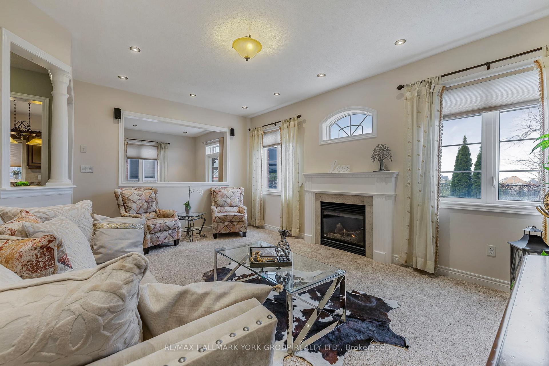 Photo 8 of 240 Borealis Avenue, Aurora, Bayview Northeast — HOMEH