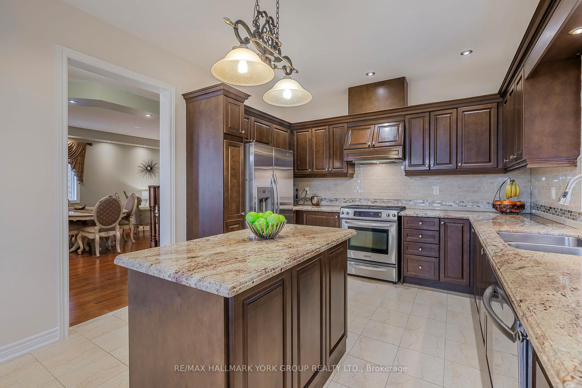 Photo 9 of 240 Borealis Avenue, Aurora, Bayview Northeast — HOMEH