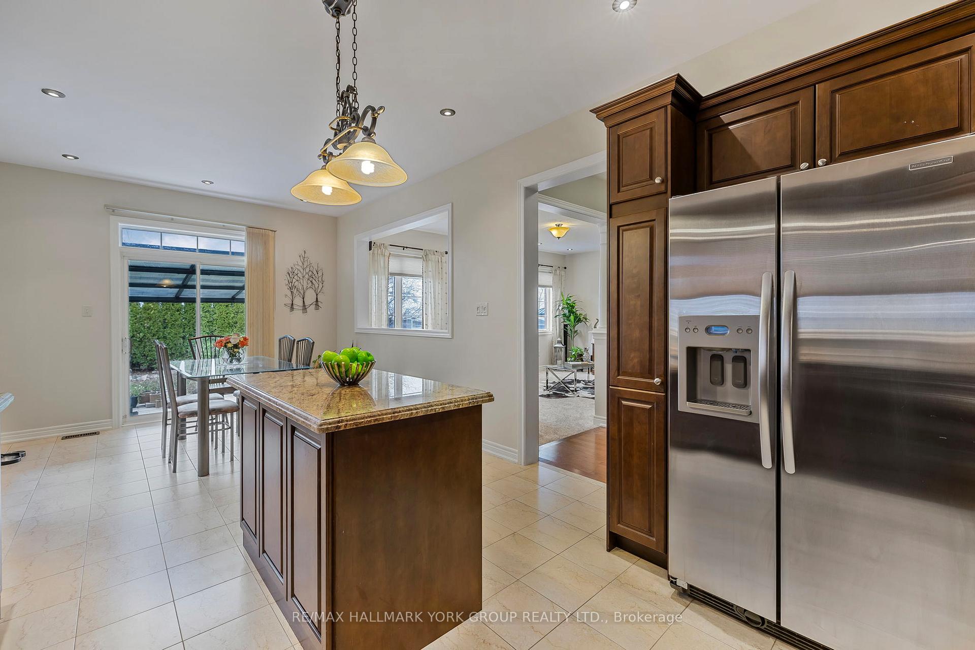 Photo 10 of 240 Borealis Avenue, Aurora, Bayview Northeast — HOMEH